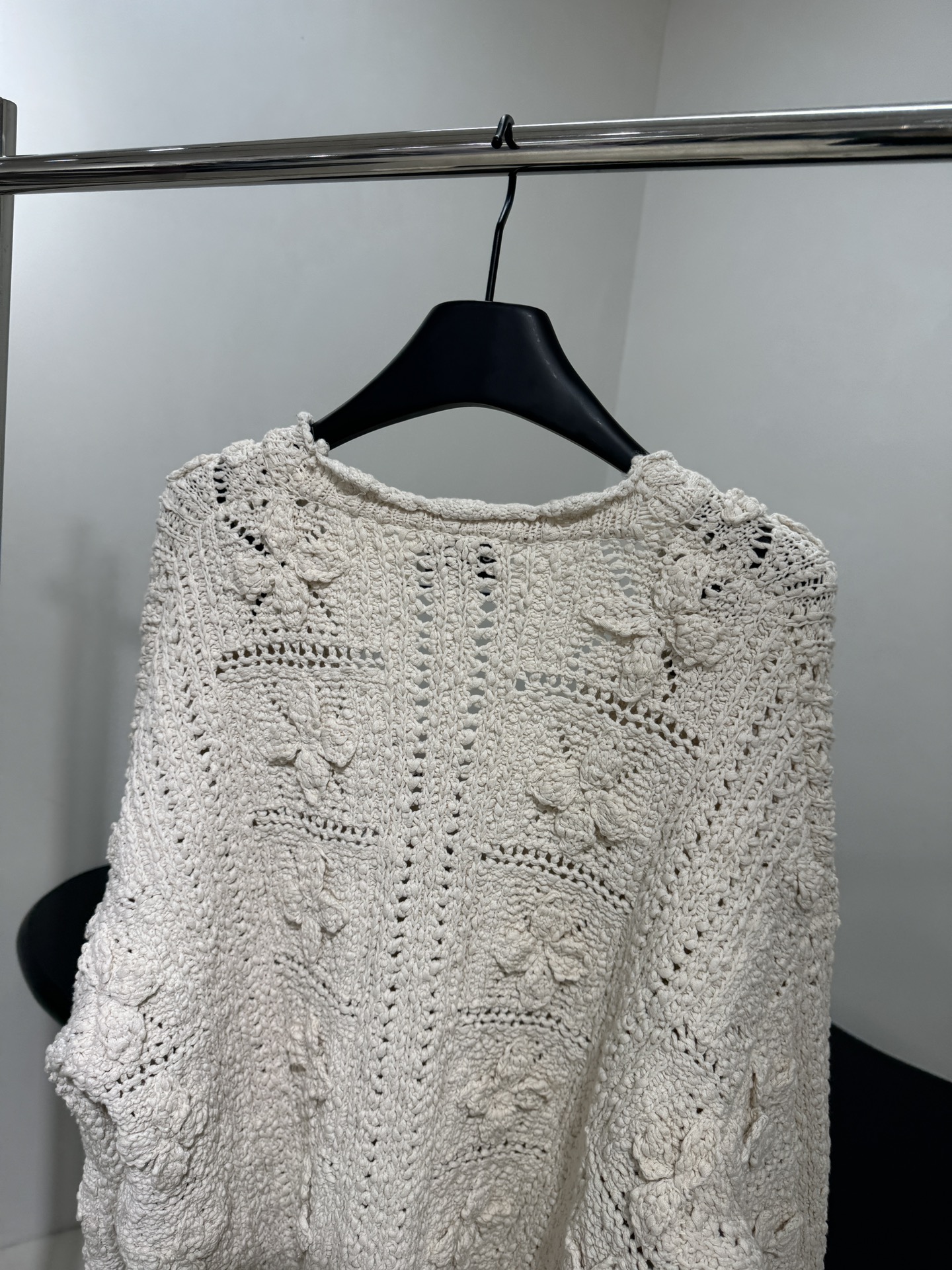小香25早春新品镂空钩花大开衫
对版纱线
全件手钩
秀款
最高版本❕
𝙘𝙤𝙡𝙤𝙧：黑色 米杏色
𝙨𝙞𝙯𝙚