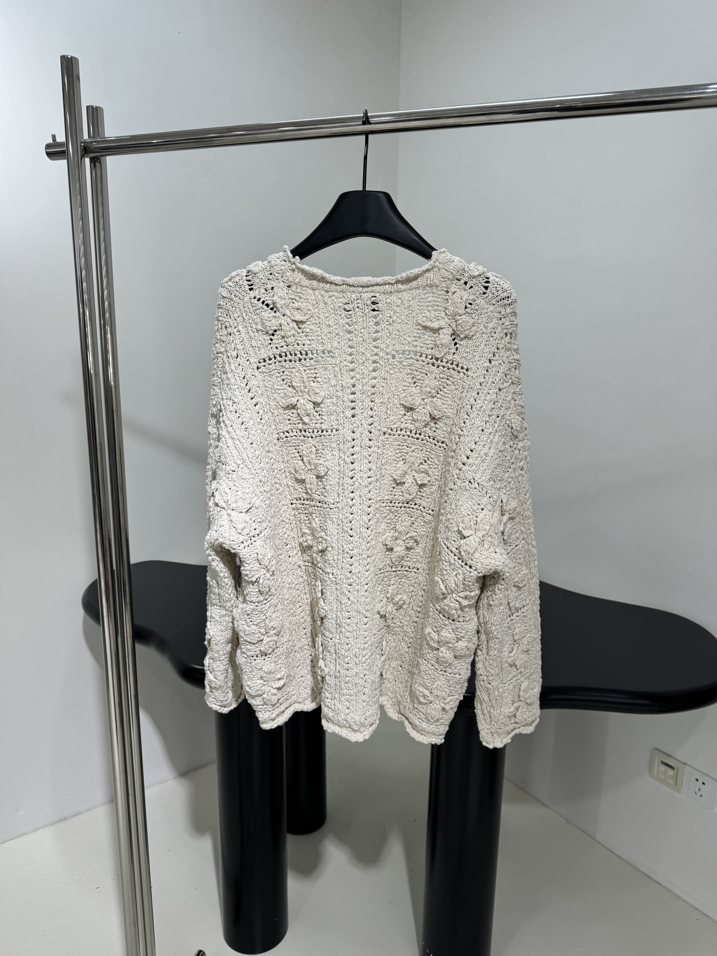 小香25早春新品镂空钩花大开衫
对版纱线
全件手钩
秀款
最高版本❕
𝙘𝙤𝙡𝙤𝙧：黑色 米杏色
𝙨𝙞𝙯𝙚