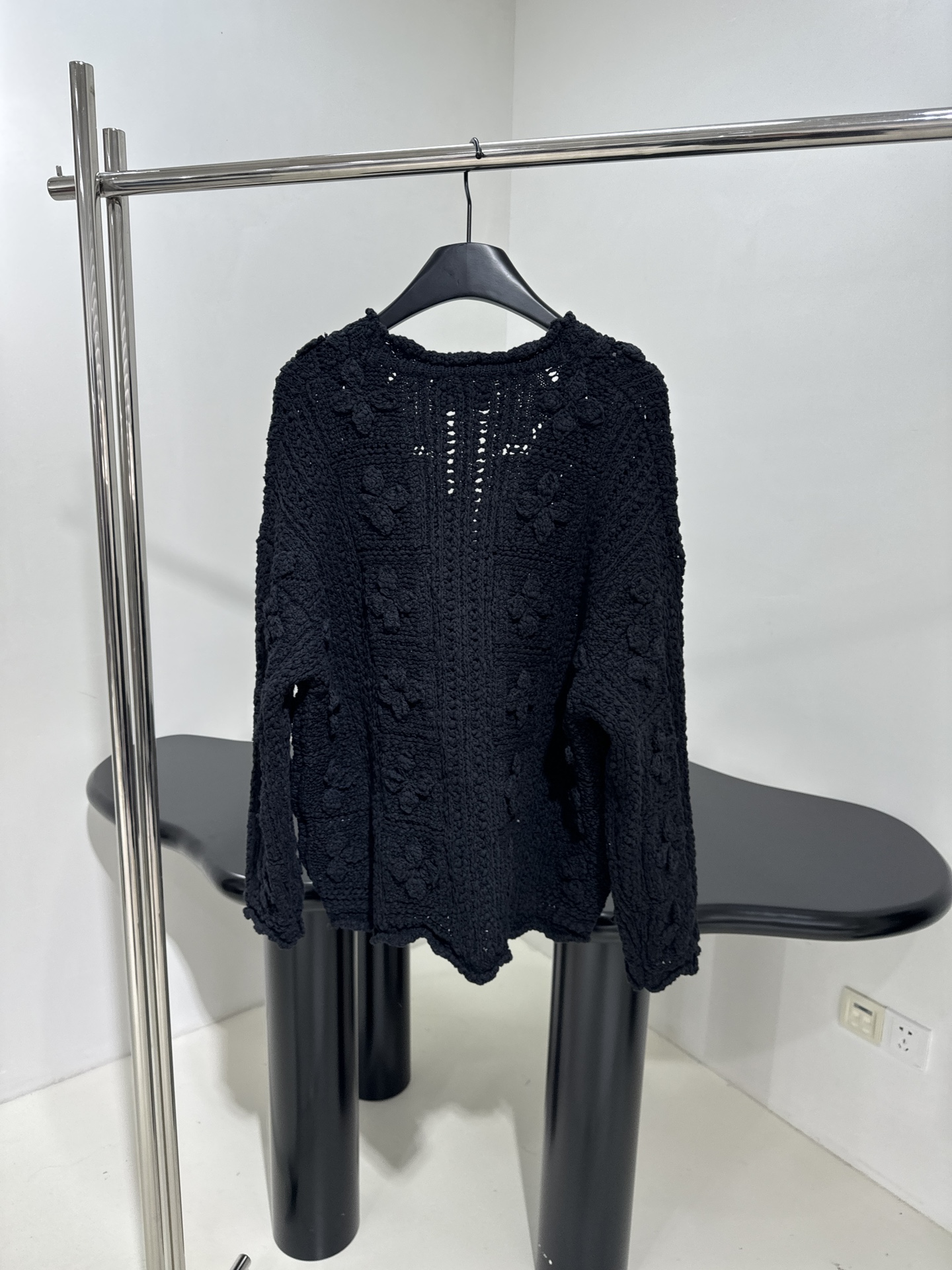 小香25早春新品镂空钩花大开衫
对版纱线
全件手钩
秀款
最高版本❕
𝙘𝙤𝙡𝙤𝙧：黑色 米杏色
𝙨𝙞𝙯𝙚