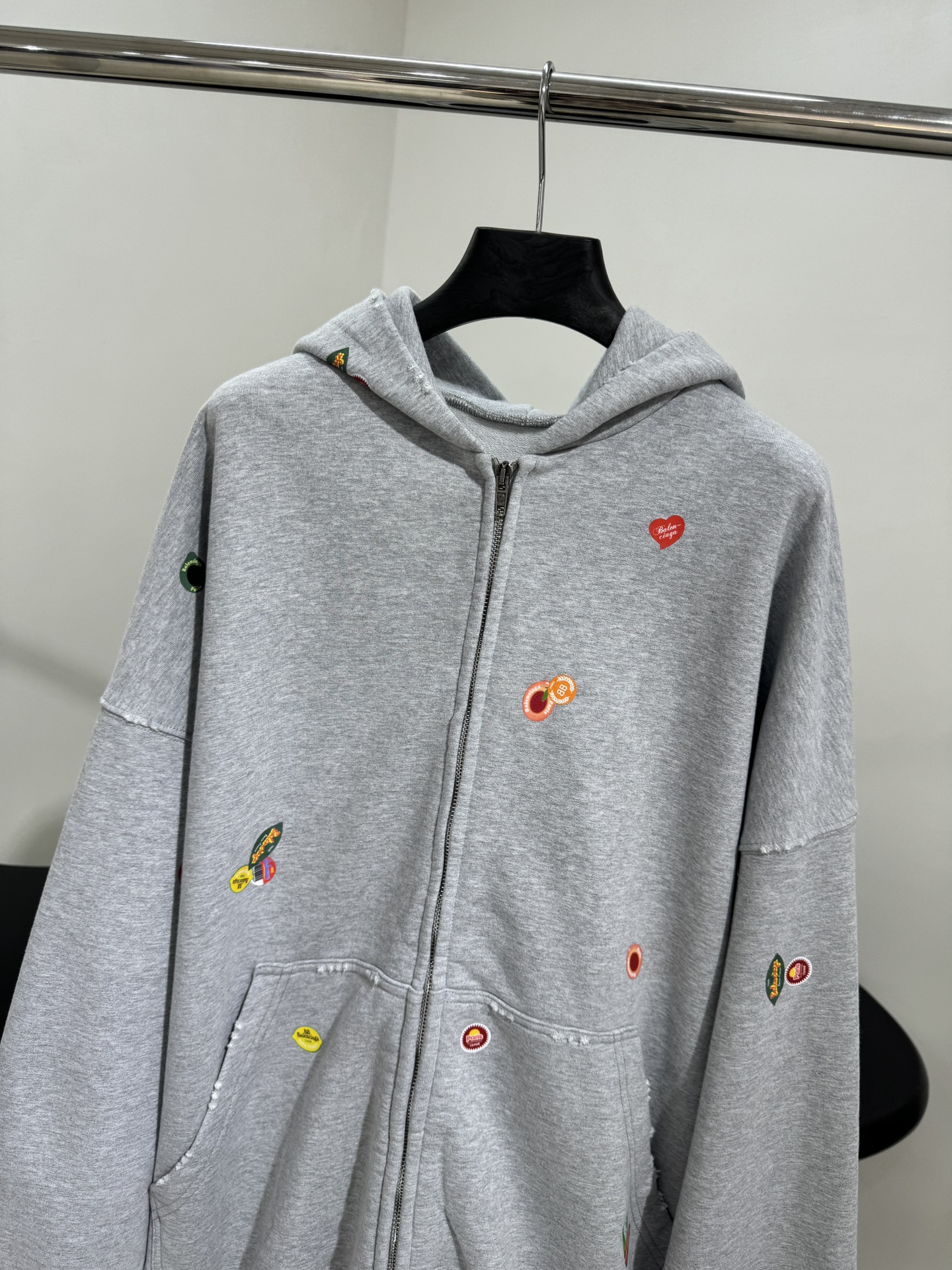 𝐵𝑎𝑙𝑒𝑛𝑐𝑖𝑎𝑔*25早春新品FRUITY中号版型拉链外套
褪色做旧灰色复古平纹针织面料
满饰frui
