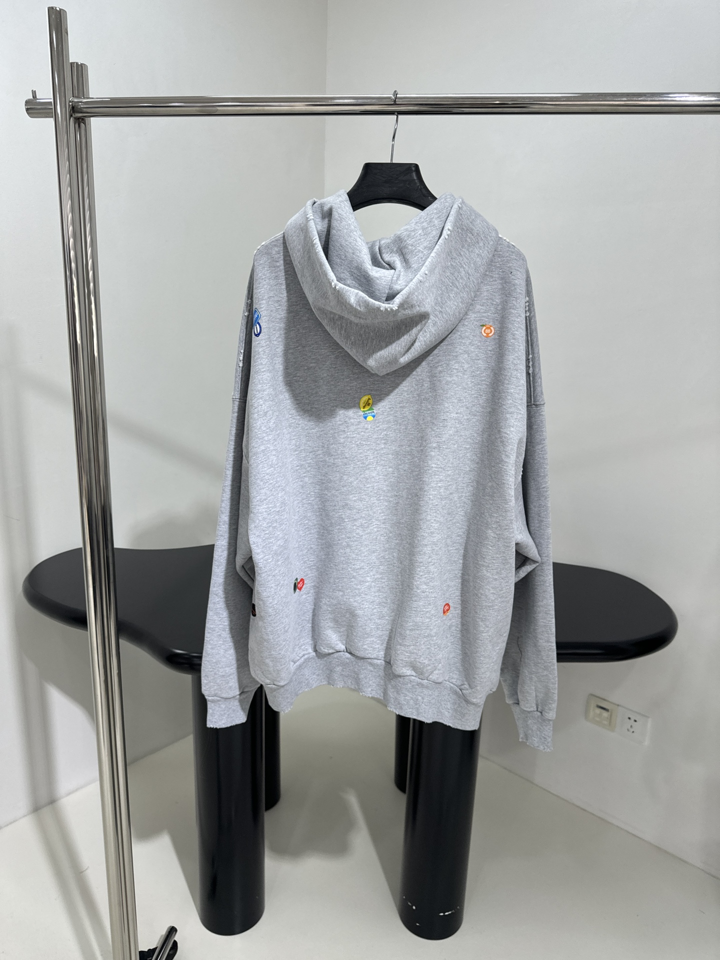 𝐵𝑎𝑙𝑒𝑛𝑐𝑖𝑎𝑔*25早春新品FRUITY中号版型拉链外套
褪色做旧灰色复古平纹针织面料
满饰frui
