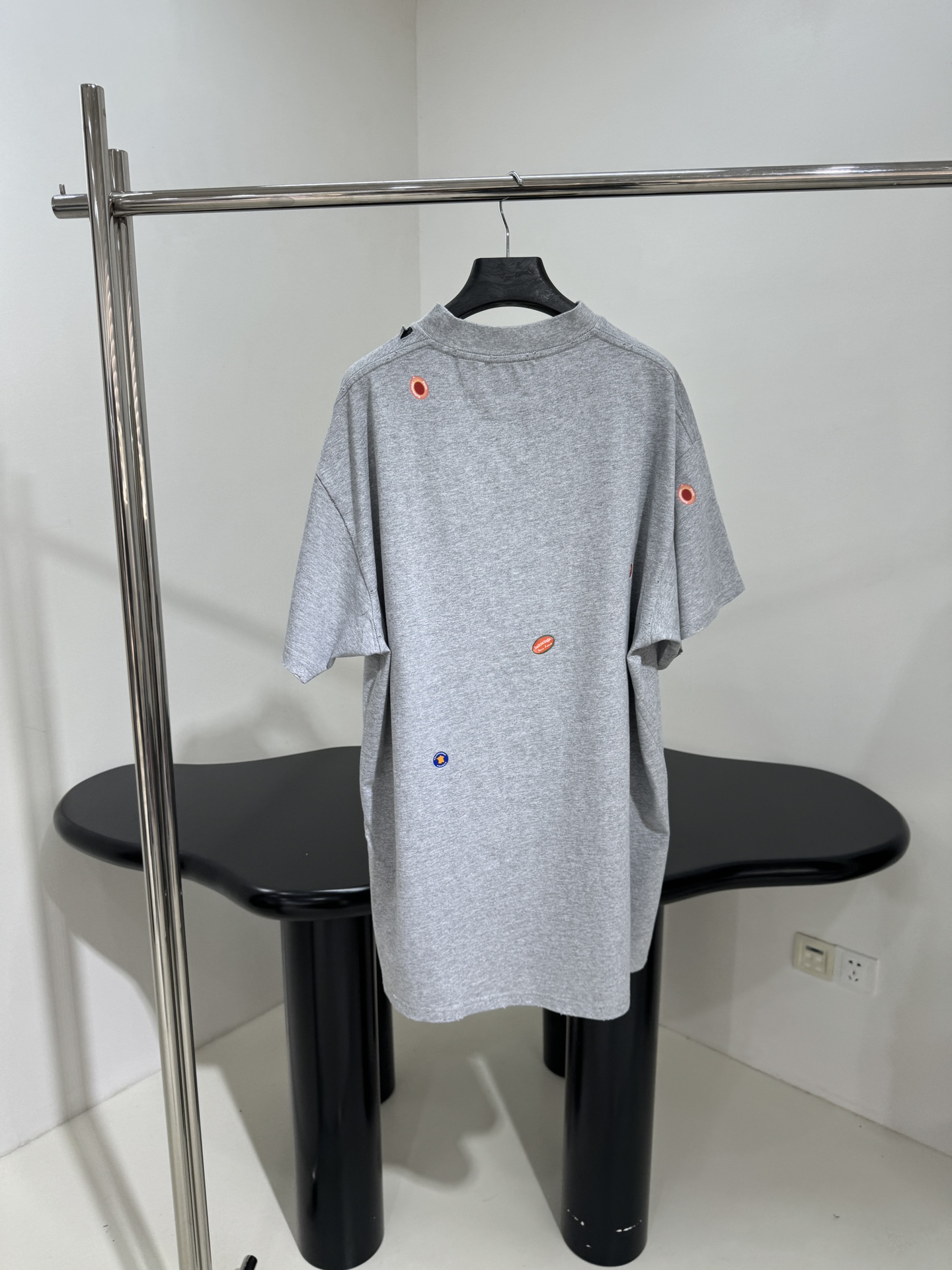 𝐵𝑎𝑙𝑒𝑛𝑐𝑖𝑎𝑔*25早春新品FRUITY中号版型T恤
褪色做旧灰色复古平纹针织面料
满饰fruity