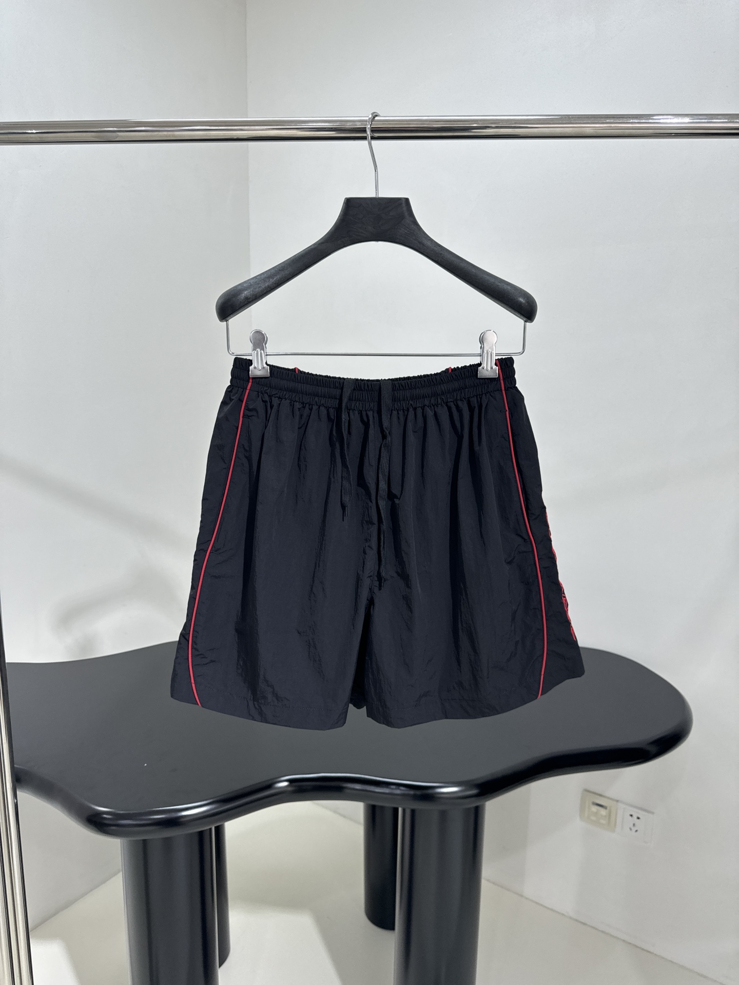 𝐵𝑎𝑙𝑒𝑛𝑐𝑖𝑎𝑔*新品城市系列LION CLUB休闲短裤
科技府绸面料
正面和侧边红色lion clu