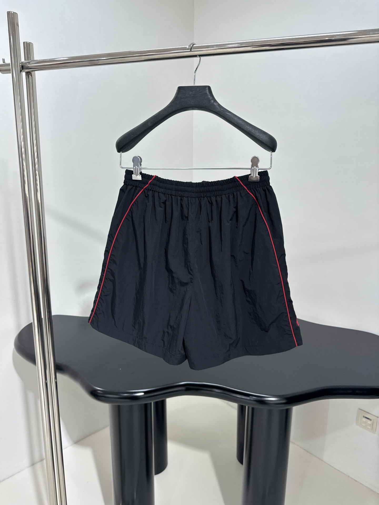 𝐵𝑎𝑙𝑒𝑛𝑐𝑖𝑎𝑔*新品城市系列LION CLUB休闲短裤
科技府绸面料
正面和侧边红色lion clu