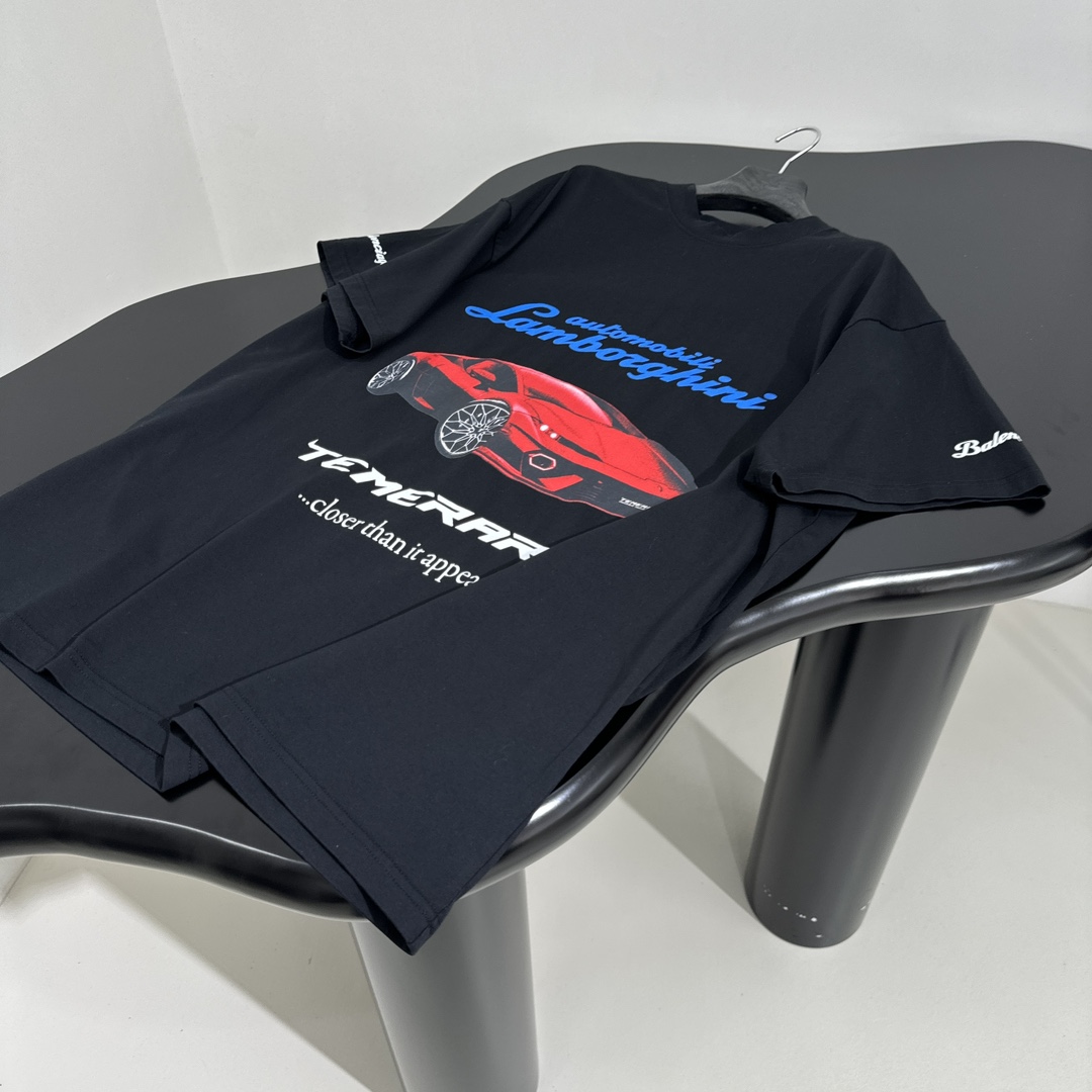 𝐵𝑎𝑙𝑒𝑛𝑐𝑖𝑎𝑔*25早春新品｜Automobili Lamborghini🛞联名合作廓形短袖T恤
独