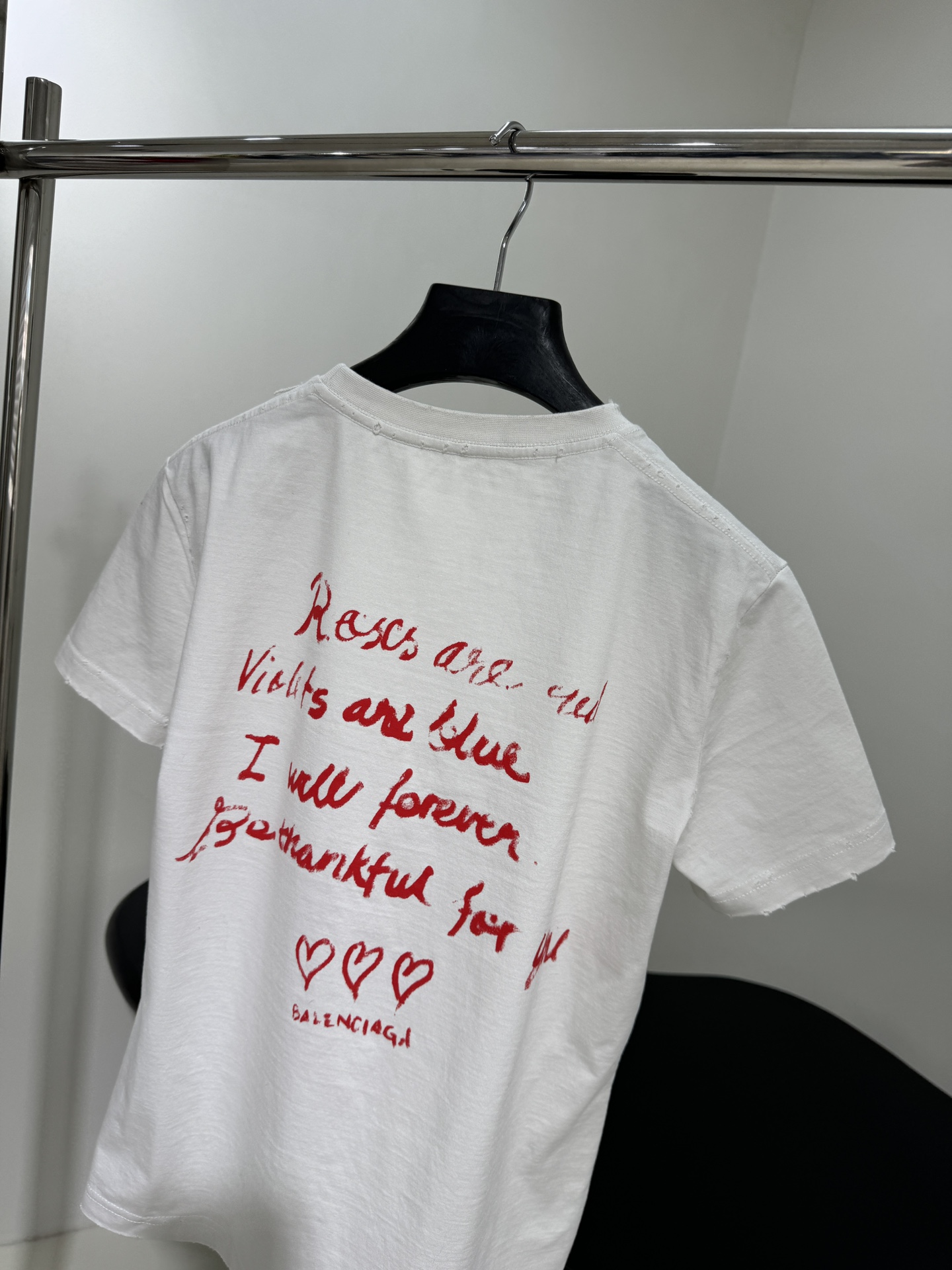𝐵𝑎𝑙𝑒𝑛𝑐𝑖𝑎𝑔*新品情人节LOVEY爱心❤️‍🔥T恤
复古平纹针织面料，女款小版修身剪裁
正面和衣袖