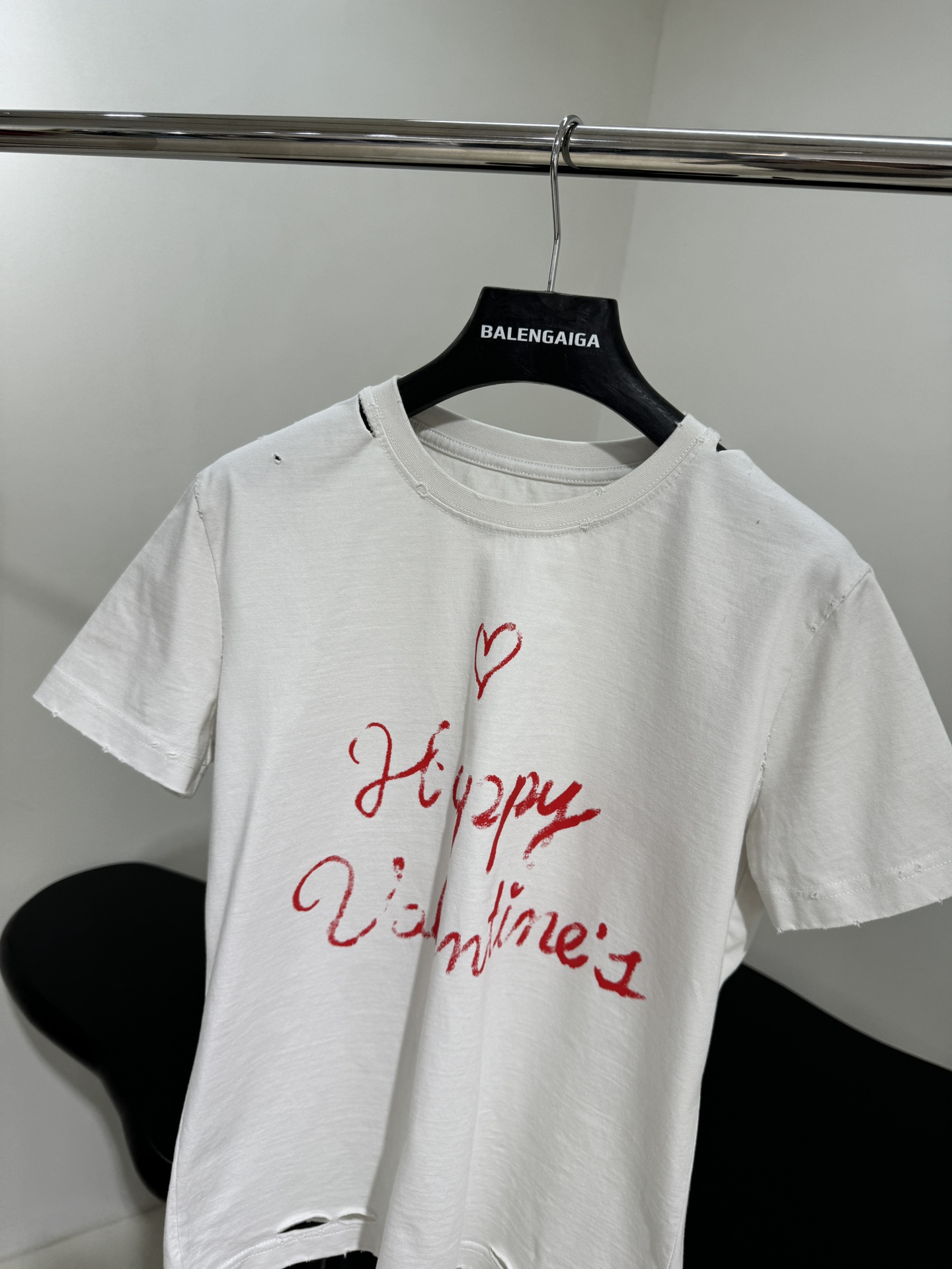 𝐵𝑎𝑙𝑒𝑛𝑐𝑖𝑎𝑔*新品情人节LOVEY爱心❤️‍🔥T恤
复古平纹针织面料，女款小版修身剪裁
正面和衣袖