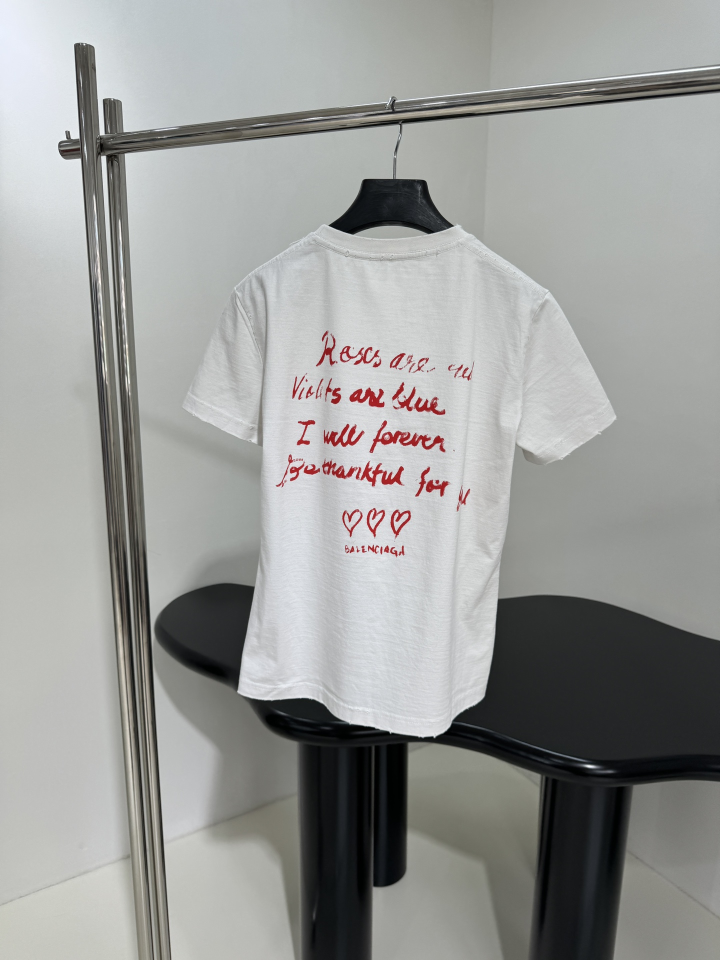 𝐵𝑎𝑙𝑒𝑛𝑐𝑖𝑎𝑔*新品情人节LOVEY爱心❤️‍🔥T恤
复古平纹针织面料，女款小版修身剪裁
正面和衣袖
