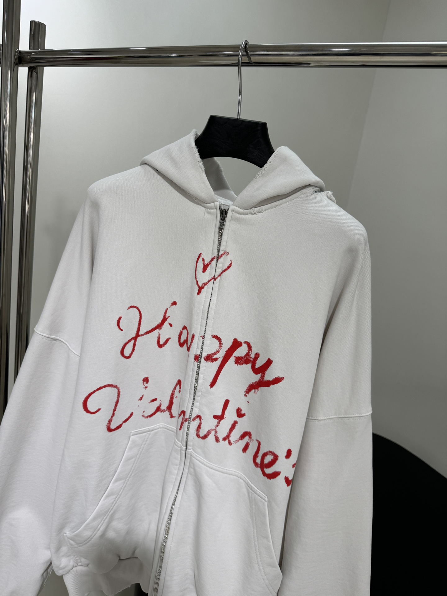 𝐵𝑎𝑙𝑒𝑛𝑐𝑖𝑎𝑔*新品情人节LOVEY爱心❤️‍🔥廓形帽兜卫衣
复古平纹针织面料，廓形大版剪裁
正面和