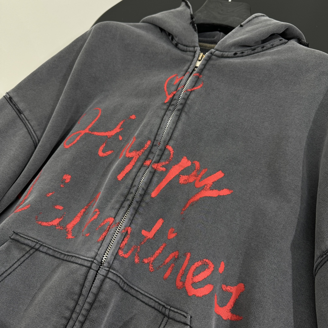 𝐵𝑎𝑙𝑒𝑛𝑐𝑖𝑎𝑔*新品情人节LOVEY爱心❤️‍🔥廓形帽兜卫衣
复古平纹针织面料，廓形大版剪裁
正面和