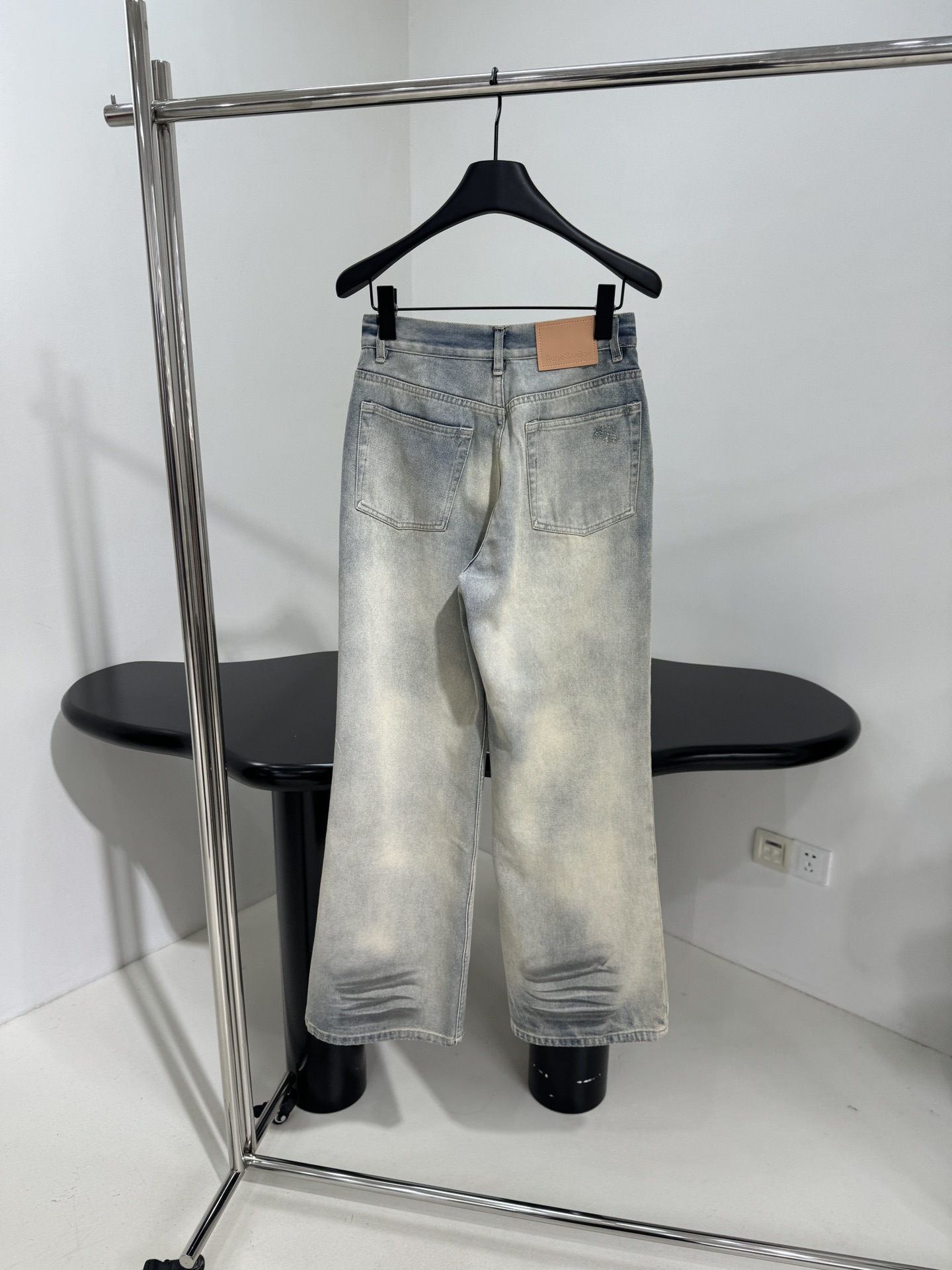𝐴𝑛𝑐𝑒*𝑠𝑡𝑢𝑑𝑖𝑜25新品做旧休闲牛仔裤
休闲微喇版型
做旧洗水工艺（做脏）复古风格
水洗做旧破洞效
