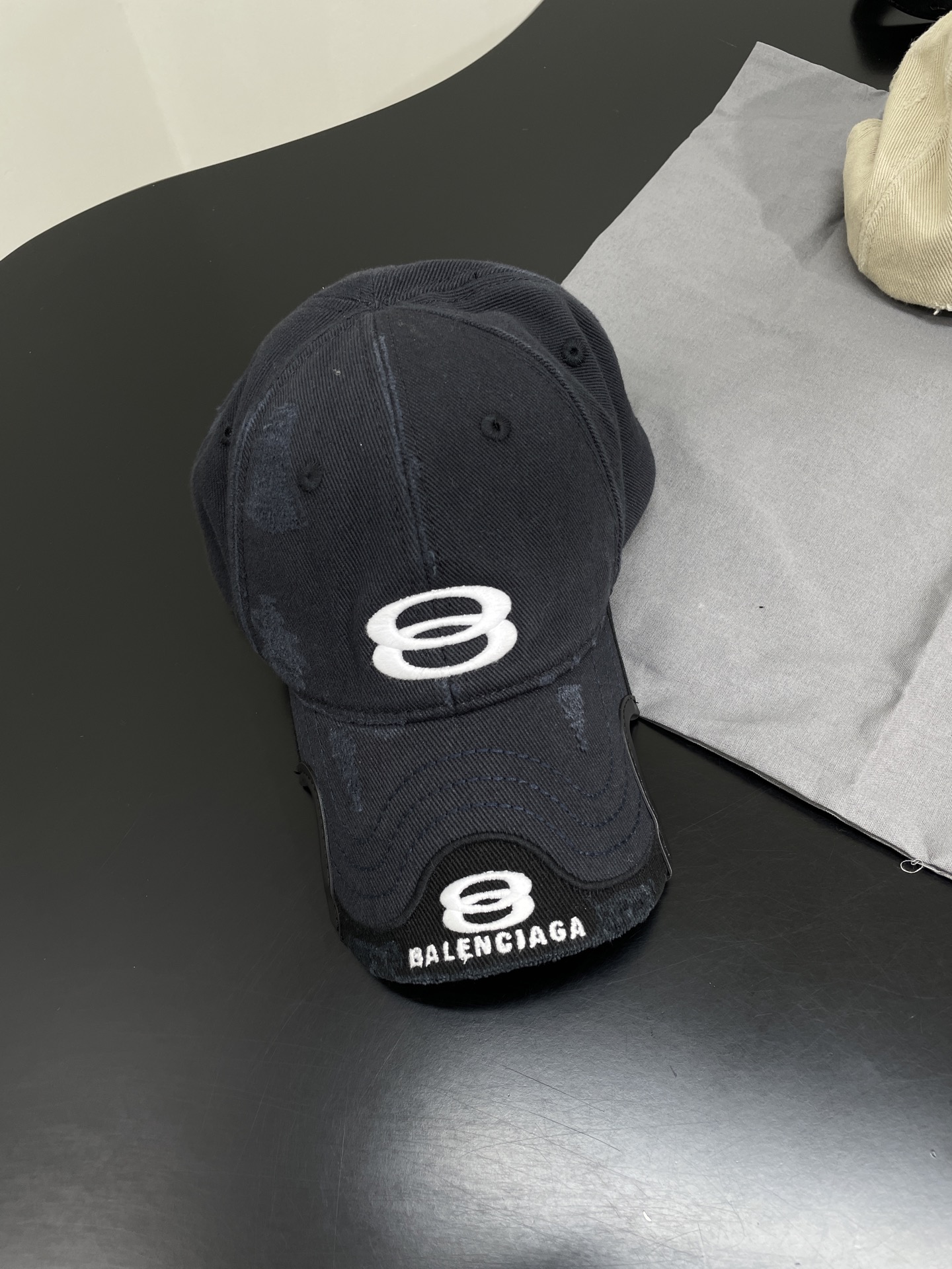𝐵𝑎𝑙𝑒𝑛𝑐𝑖𝑎𝑔* 新品UNITY SPORTS ICON棒球帽
棉斜纹面料
经典棒球帽款型
帽顶设有