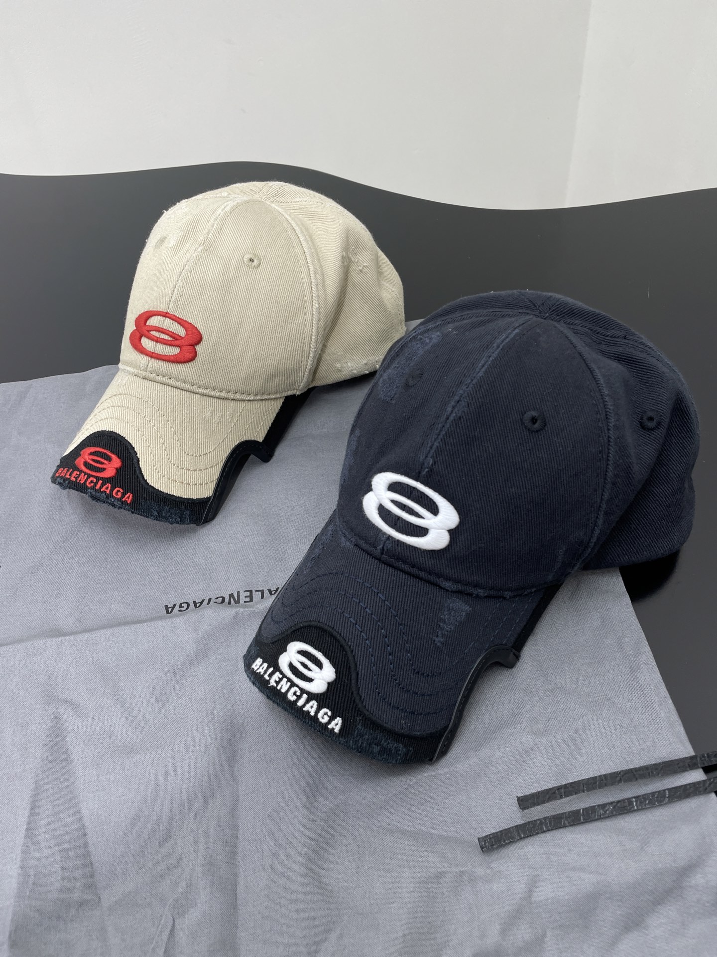 𝐵𝑎𝑙𝑒𝑛𝑐𝑖𝑎𝑔* 新品UNITY SPORTS ICON棒球帽
棉斜纹面料
经典棒球帽款型
帽顶设有