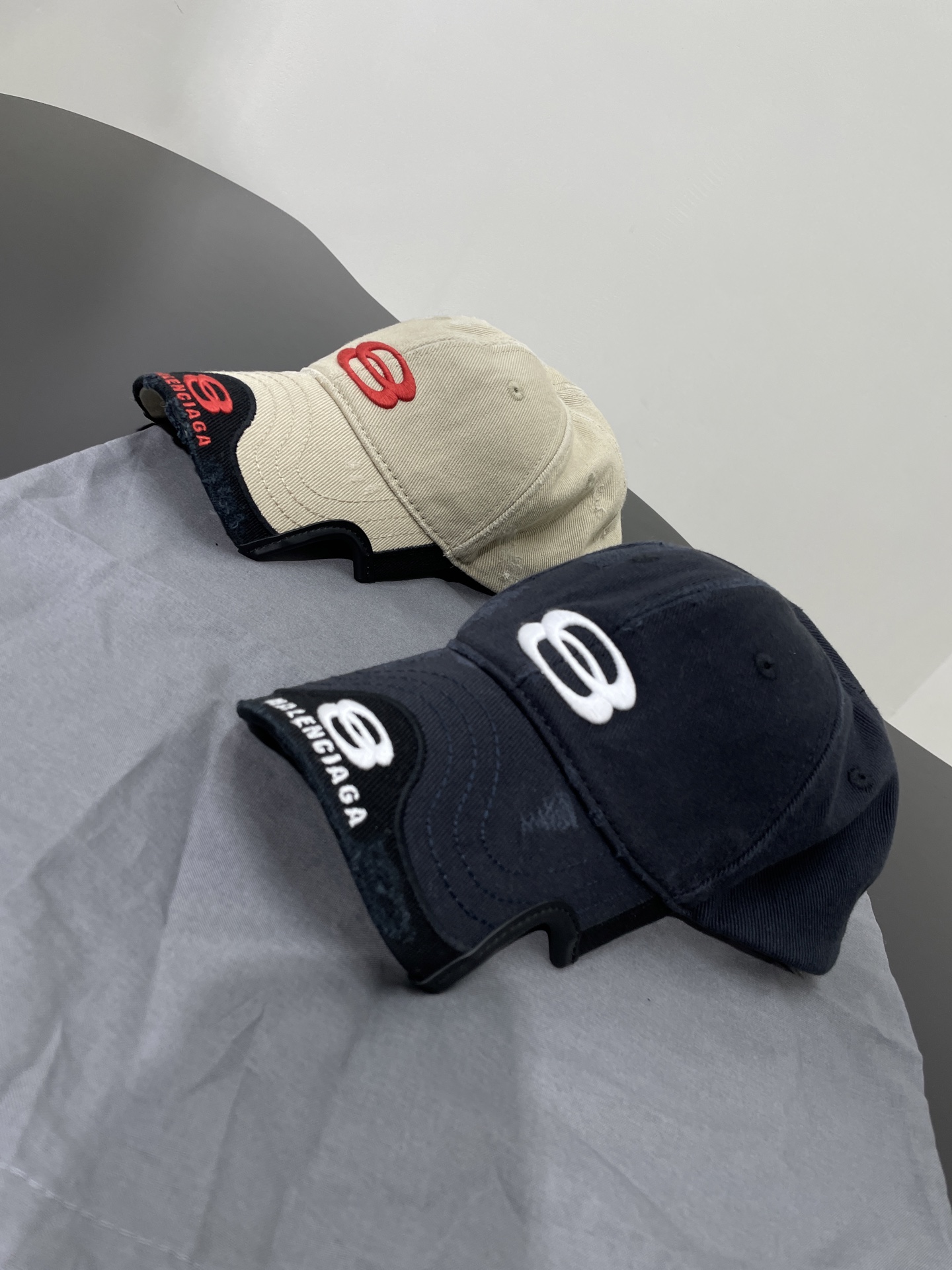 𝐵𝑎𝑙𝑒𝑛𝑐𝑖𝑎𝑔* 新品UNITY SPORTS ICON棒球帽
棉斜纹面料
经典棒球帽款型
帽顶设有