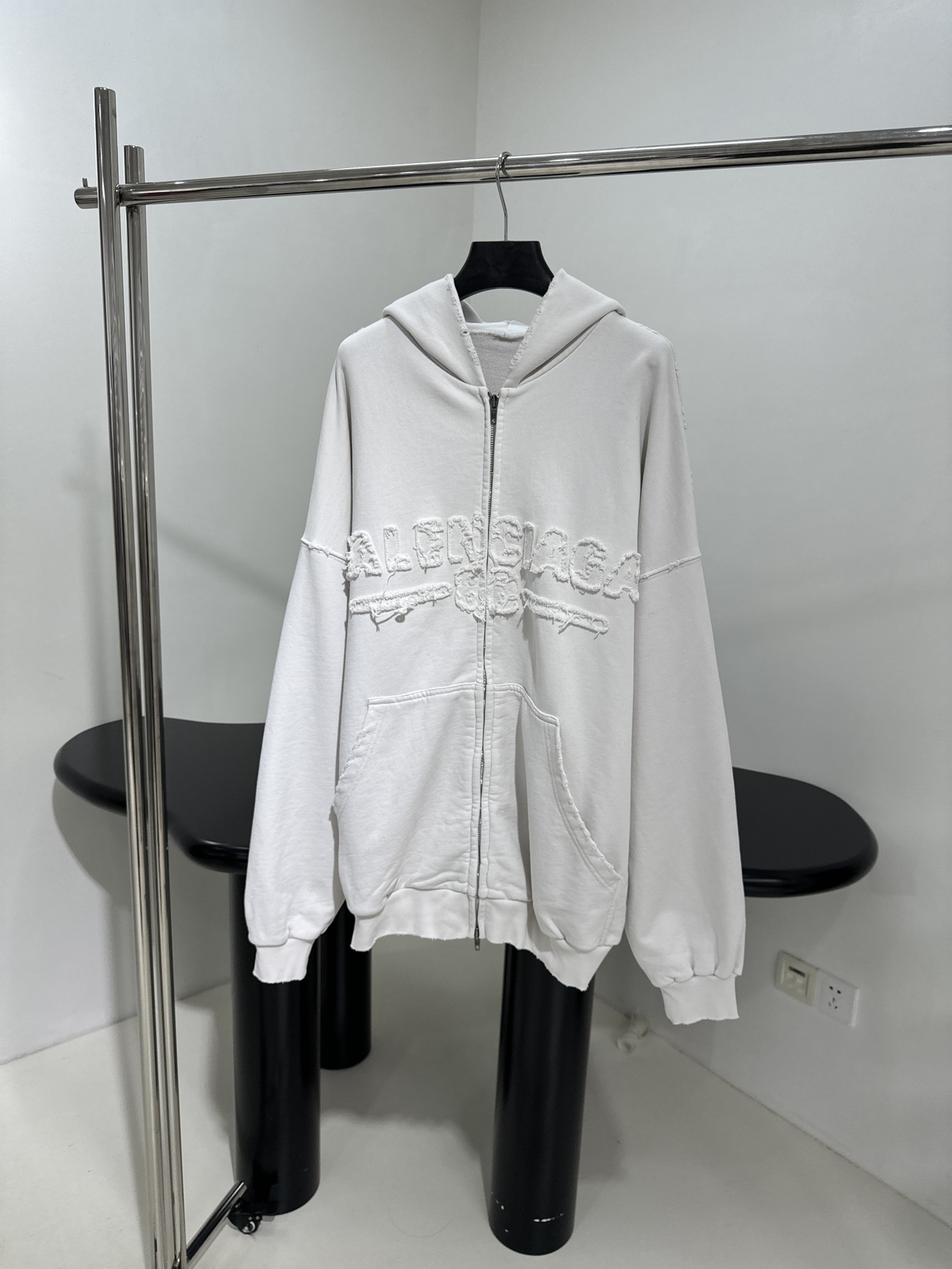 𝐵𝑎𝑙𝑒𝑛𝑐𝑖𝑎𝑔*新品NEW YEAR SERIES 25 - HOODIE常规版型拉链连帽卫衣
复古