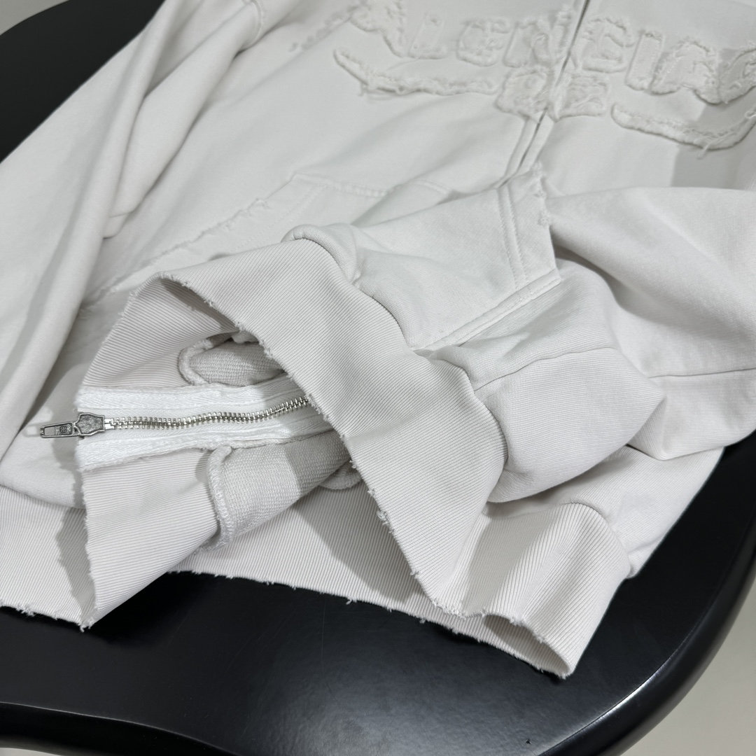 𝐵𝑎𝑙𝑒𝑛𝑐𝑖𝑎𝑔*新品NEW YEAR SERIES 25 - HOODIE常规版型拉链连帽卫衣
复古