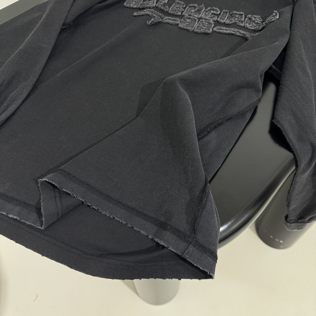 𝐵𝑎𝑙𝑒𝑛𝑐𝑖𝑎𝑔*新品NEW YEAR SERIES 25 - HOODIE大版型长袖T桖
复古平纹针