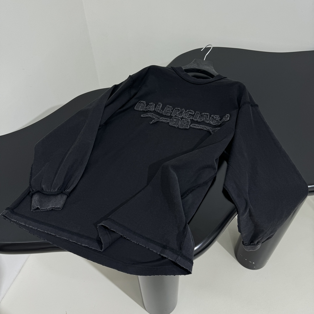 𝐵𝑎𝑙𝑒𝑛𝑐𝑖𝑎𝑔*新品NEW YEAR SERIES 25 - HOODIE大版型长袖T桖
复古平纹针