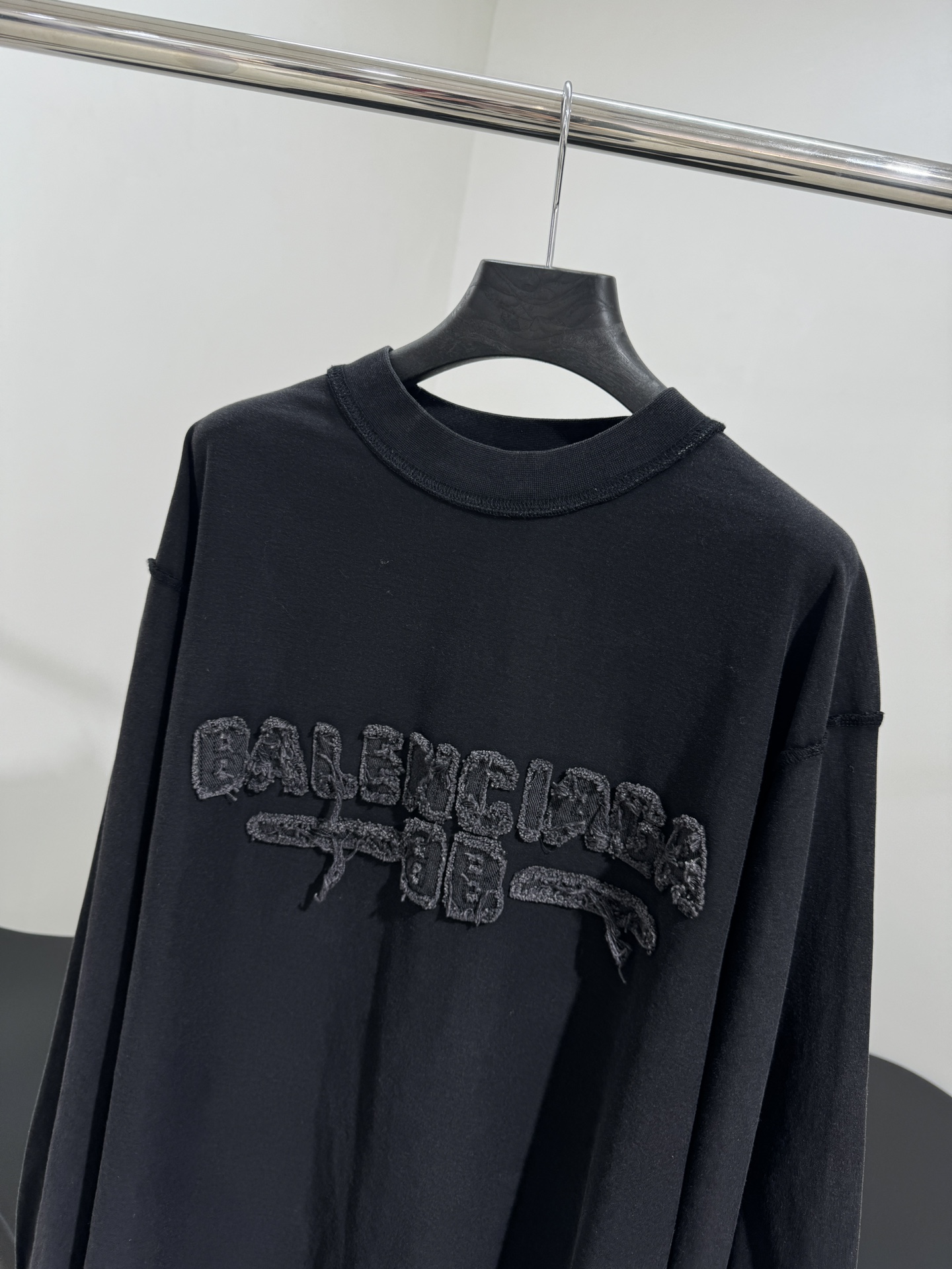 𝐵𝑎𝑙𝑒𝑛𝑐𝑖𝑎𝑔*新品NEW YEAR SERIES 25 - HOODIE大版型长袖T桖
复古平纹针