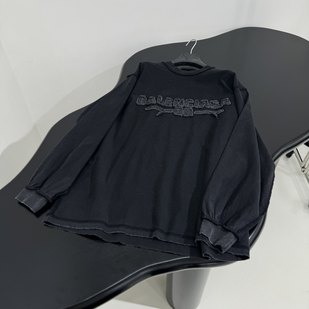 𝐵𝑎𝑙𝑒𝑛𝑐𝑖𝑎𝑔*新品NEW YEAR SERIES 25 - HOODIE大版型长袖T桖
复古平纹针