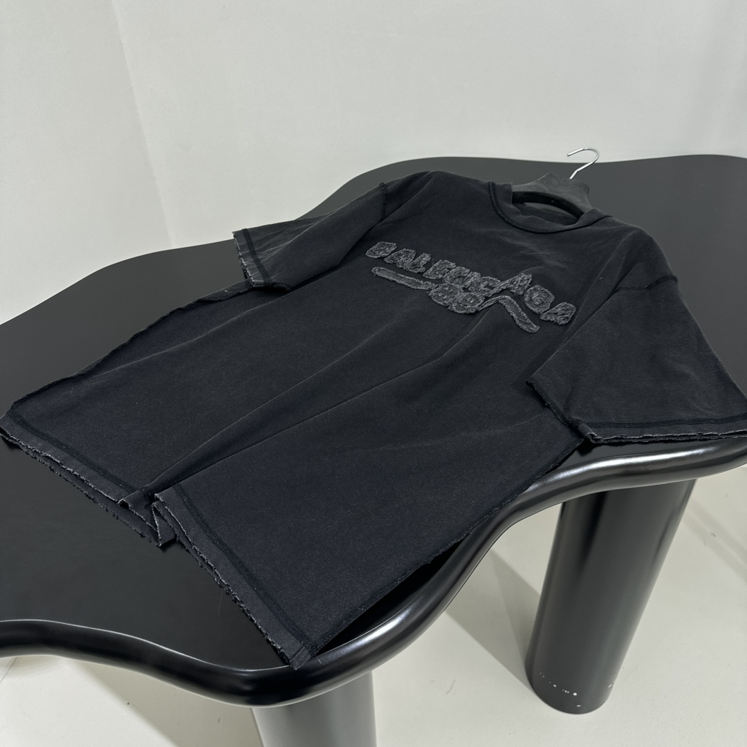 𝐵𝑎𝑙𝑒𝑛𝑐𝑖𝑎𝑔*新品NEW YEAR SERIES 25 - HOODIE大版型短袖T桖
复古平纹针