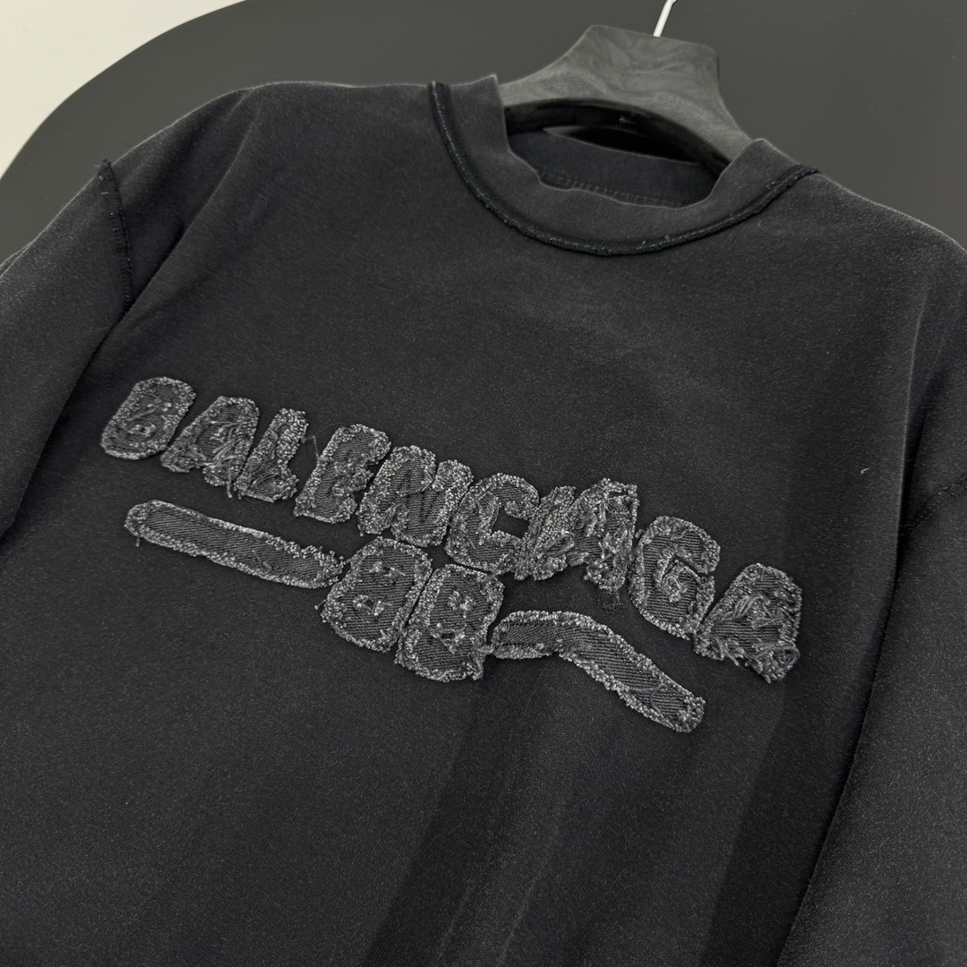 𝐵𝑎𝑙𝑒𝑛𝑐𝑖𝑎𝑔*新品NEW YEAR SERIES 25 - HOODIE大版型短袖T桖
复古平纹针