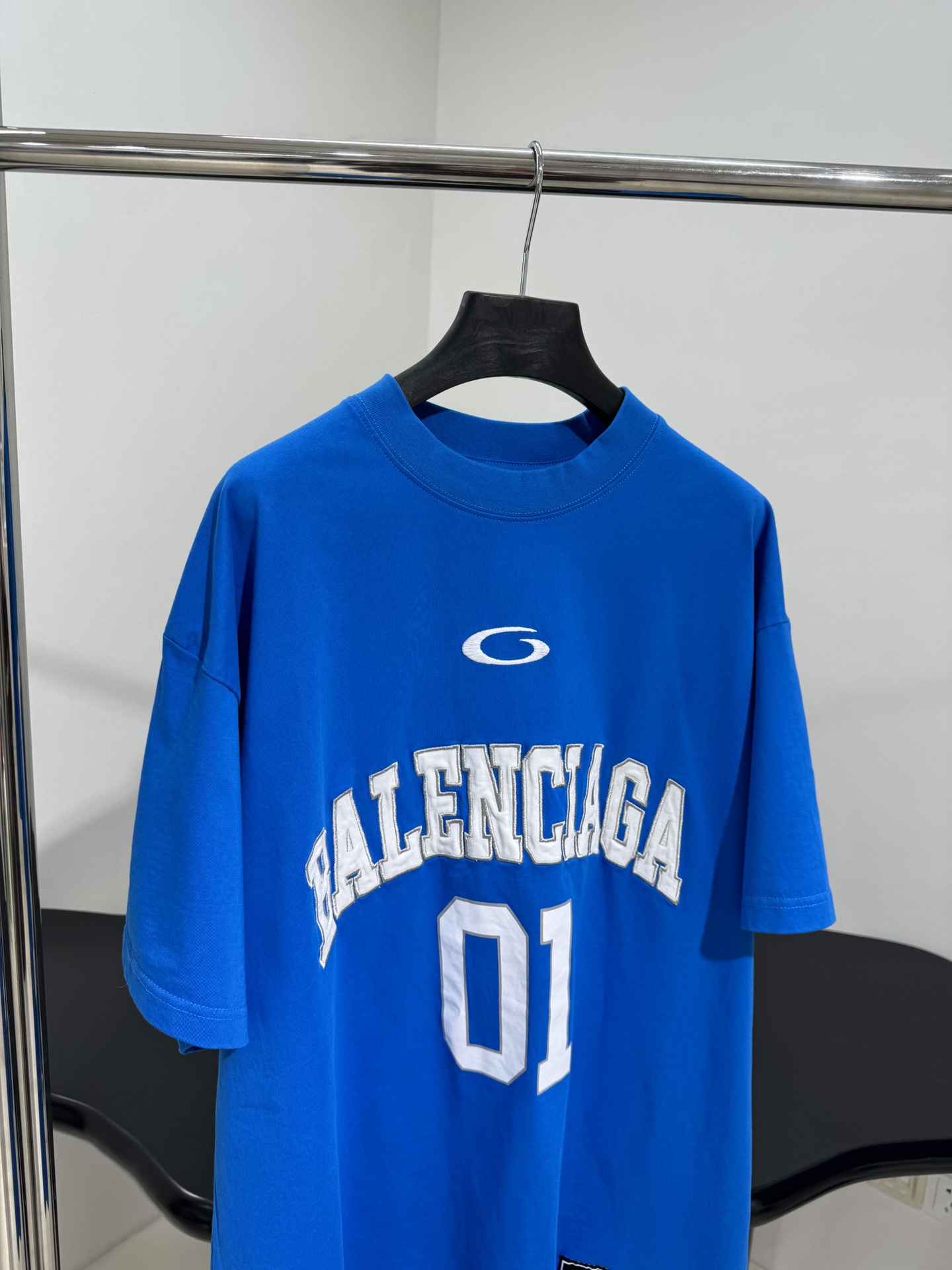 𝐵𝑎𝑙𝑒𝑛𝑐𝑖𝑎𝑔*新品BASKETBALL SERIES - 廓形T恤
复古平纹针织面料
正面和背面饰