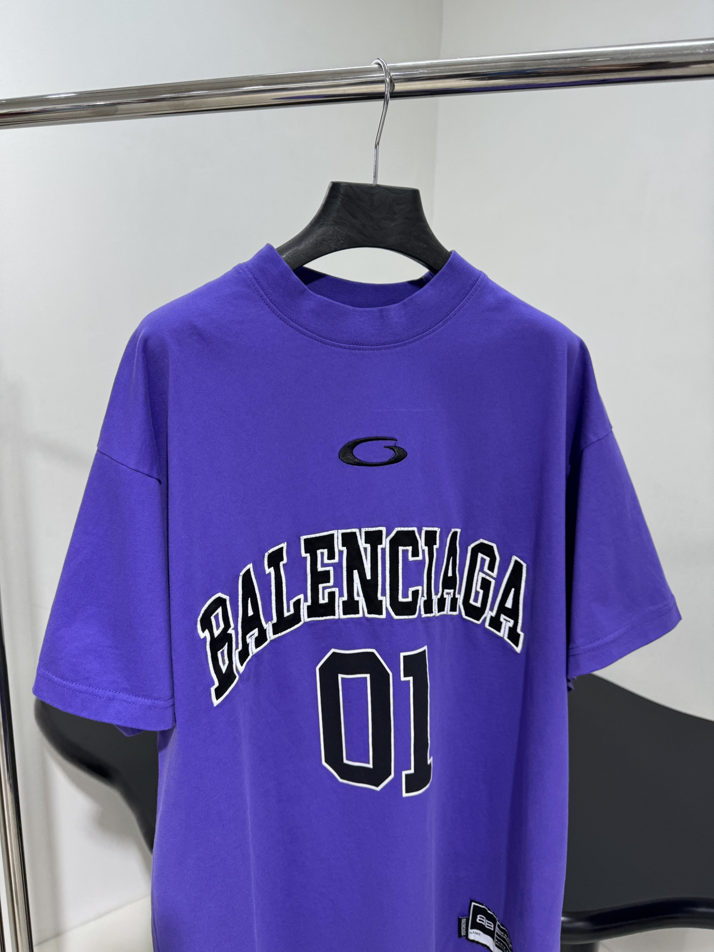 𝐵𝑎𝑙𝑒𝑛𝑐𝑖𝑎𝑔*新品BASKETBALL SERIES - 廓形T恤
复古平纹针织面料
正面和背面饰