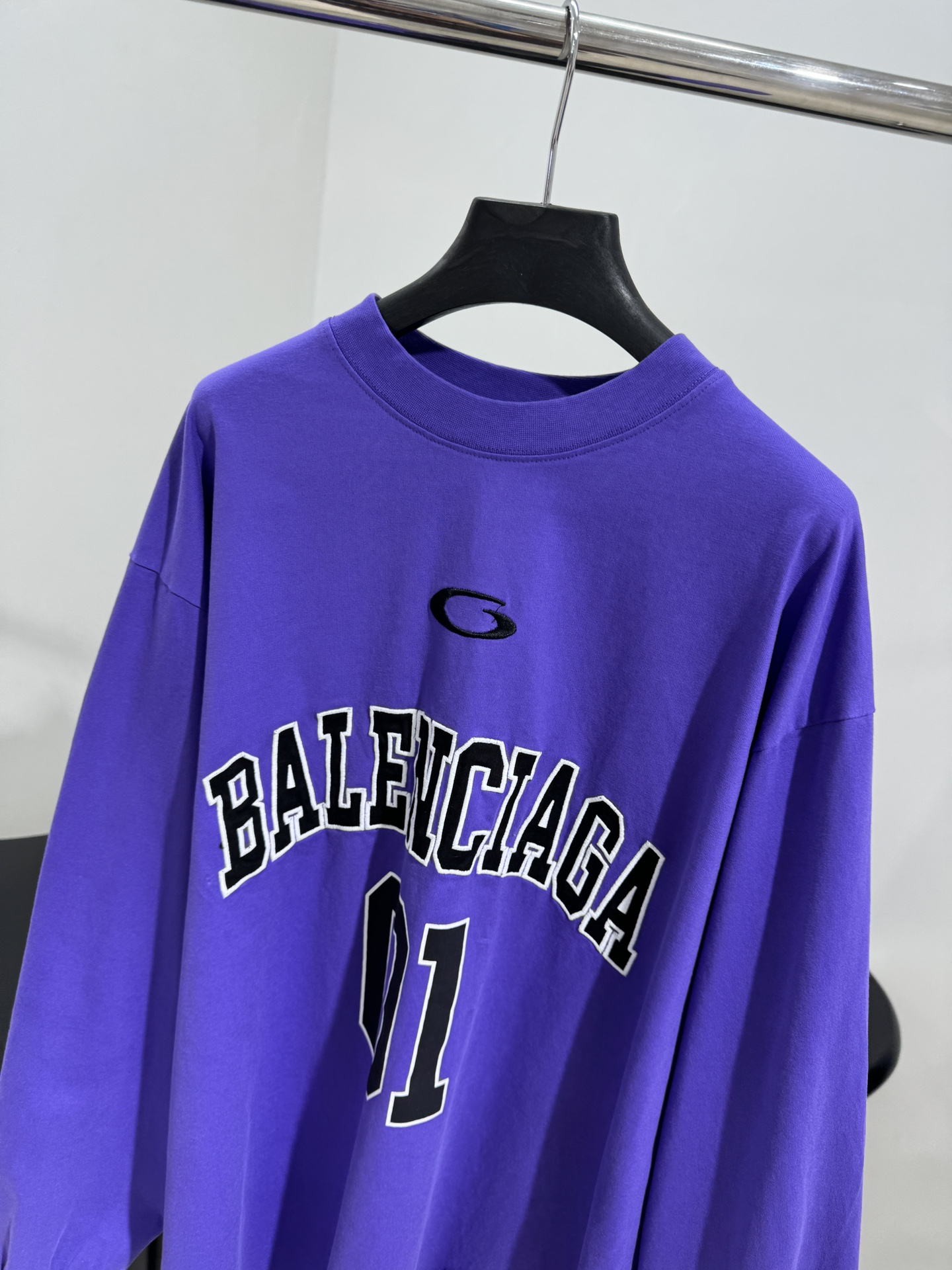 𝐵𝑎𝑙𝑒𝑛𝑐𝑖𝑎𝑔*新品BASKETBALL SERIES - 廓形长袖T恤
复古平纹针织面料
正面和背