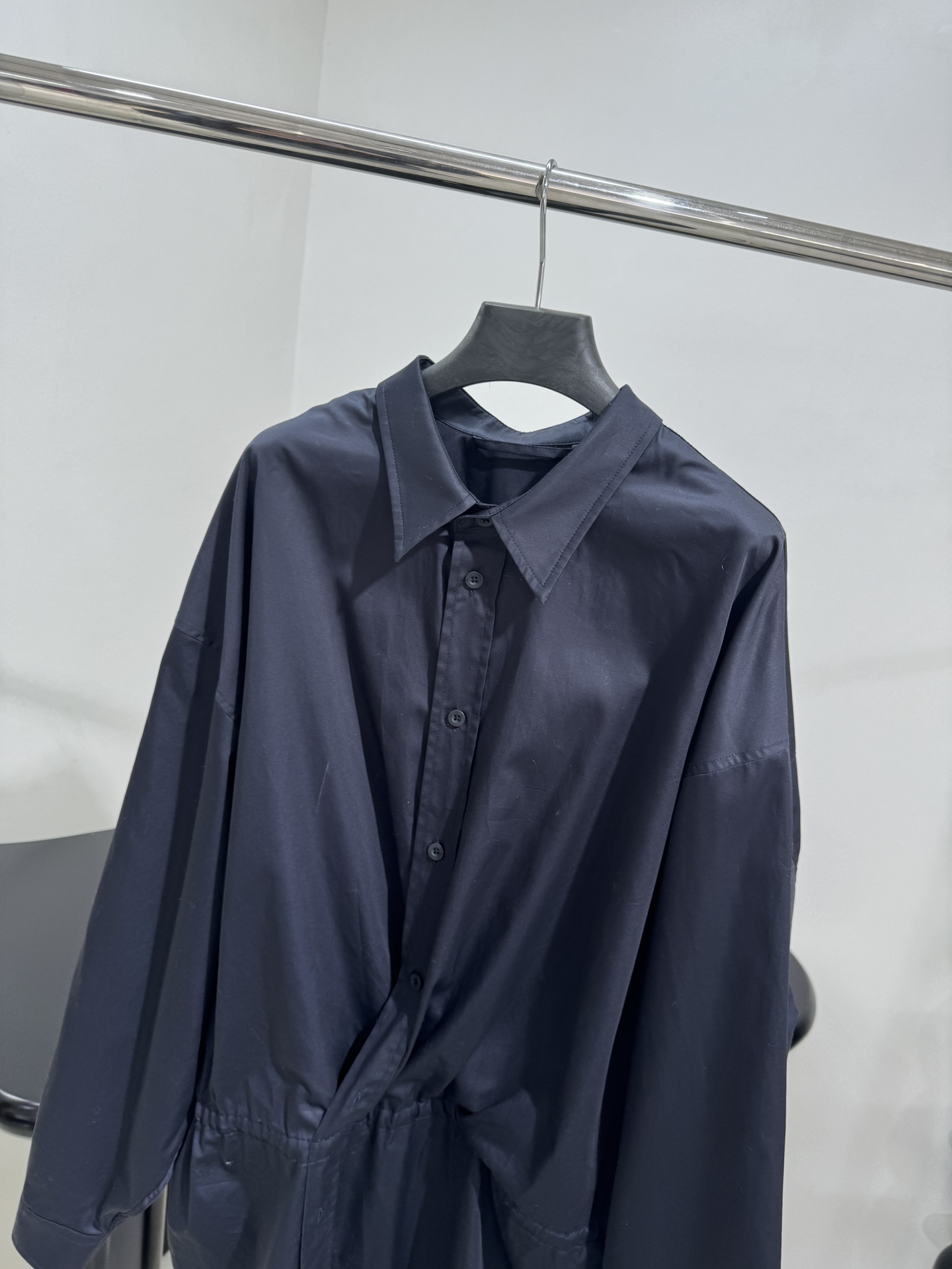 𝐵𝑎𝑙𝑒𝑛𝑐𝑖𝑎𝑔*新品衬衫迷你连衣裙
褪色蓝色水洗透薄府绸衬衫迷你连衣裙
水洗透薄府绸面料
膝盖上方长