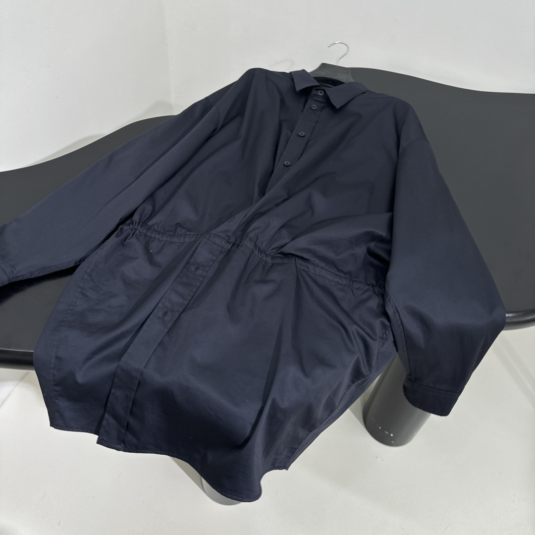 𝐵𝑎𝑙𝑒𝑛𝑐𝑖𝑎𝑔*新品衬衫迷你连衣裙
褪色蓝色水洗透薄府绸衬衫迷你连衣裙
水洗透薄府绸面料
膝盖上方长