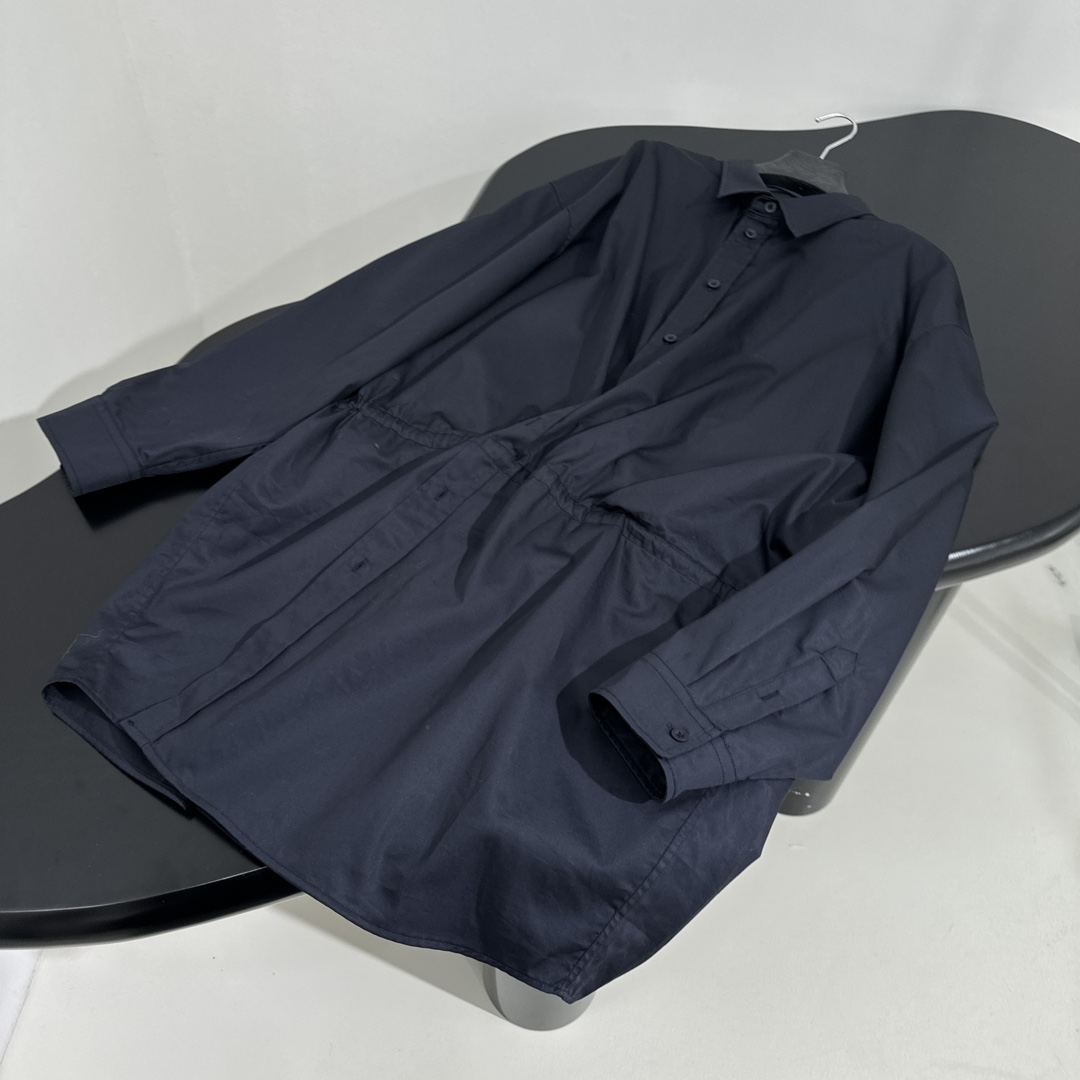 𝐵𝑎𝑙𝑒𝑛𝑐𝑖𝑎𝑔*新品衬衫迷你连衣裙
褪色蓝色水洗透薄府绸衬衫迷你连衣裙
水洗透薄府绸面料
膝盖上方长
