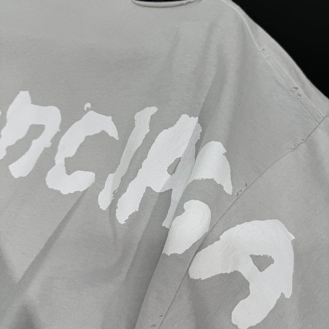 𝐵𝑎𝑙𝑒𝑛𝑐𝑖𝑎𝑔*新品NEW TAPE TYPE TR大版型短袖T桖
复古平纹针织面料，大版剪裁
背面