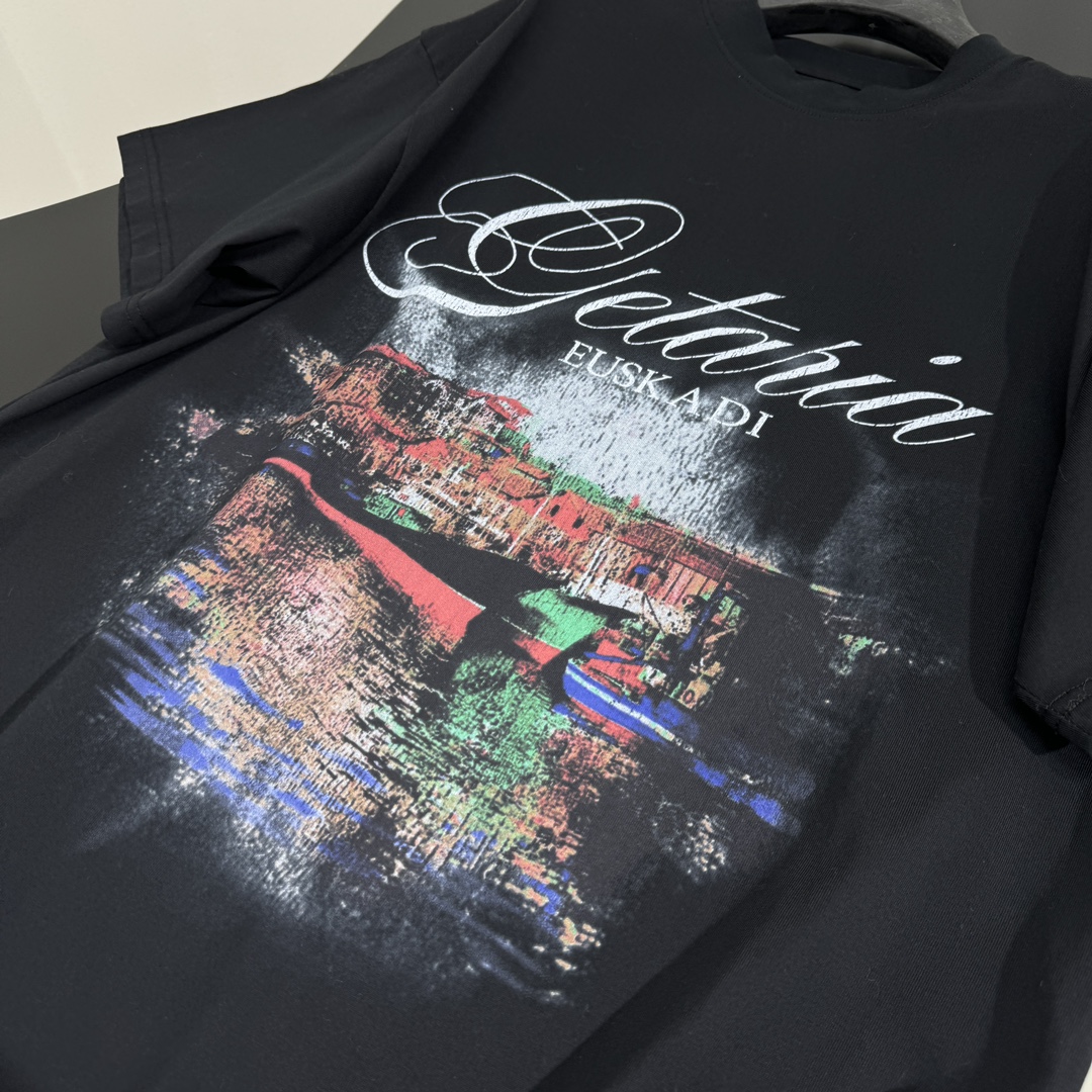 𝐵𝑎𝑙𝑒𝑛𝑐𝑖𝑎𝑔*早春新品GETARIAT大廓形印花T恤
水洗黑色圆筒平纹针织面料
正面饰以Getar