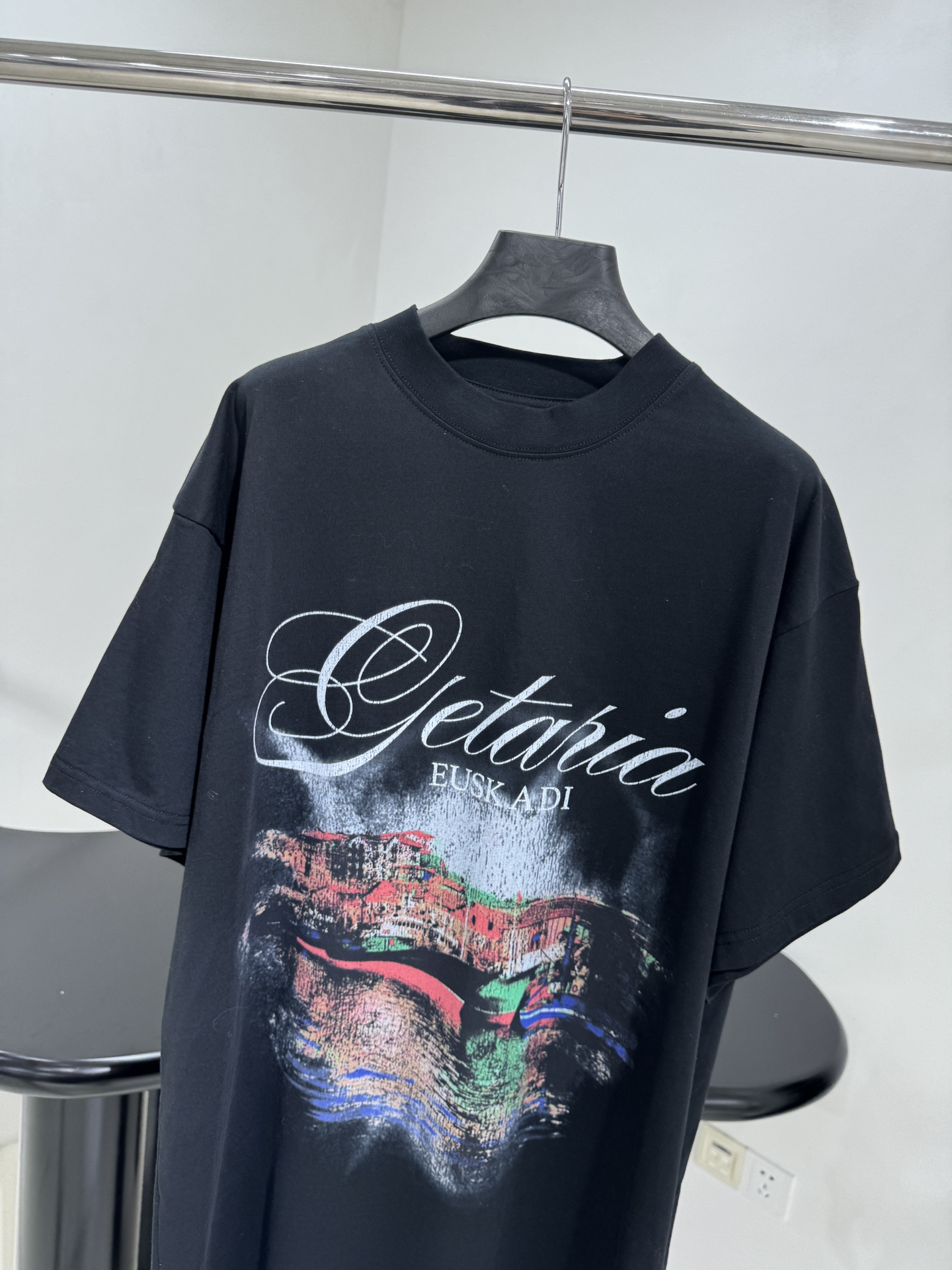 𝐵𝑎𝑙𝑒𝑛𝑐𝑖𝑎𝑔*早春新品GETARIAT大廓形印花T恤
水洗黑色圆筒平纹针织面料
正面饰以Getar