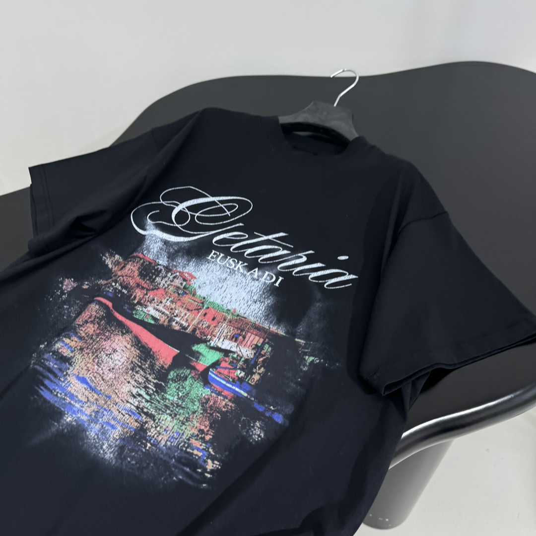 𝐵𝑎𝑙𝑒𝑛𝑐𝑖𝑎𝑔*早春新品GETARIAT大廓形印花T恤
水洗黑色圆筒平纹针织面料
正面饰以Getar