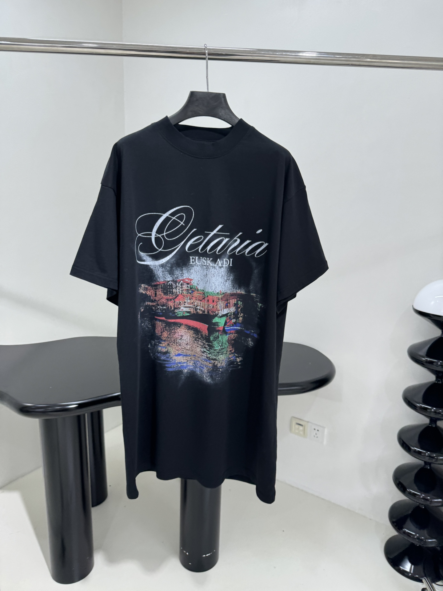 𝐵𝑎𝑙𝑒𝑛𝑐𝑖𝑎𝑔*早春新品GETARIAT大廓形印花T恤
水洗黑色圆筒平纹针织面料
正面饰以Getar