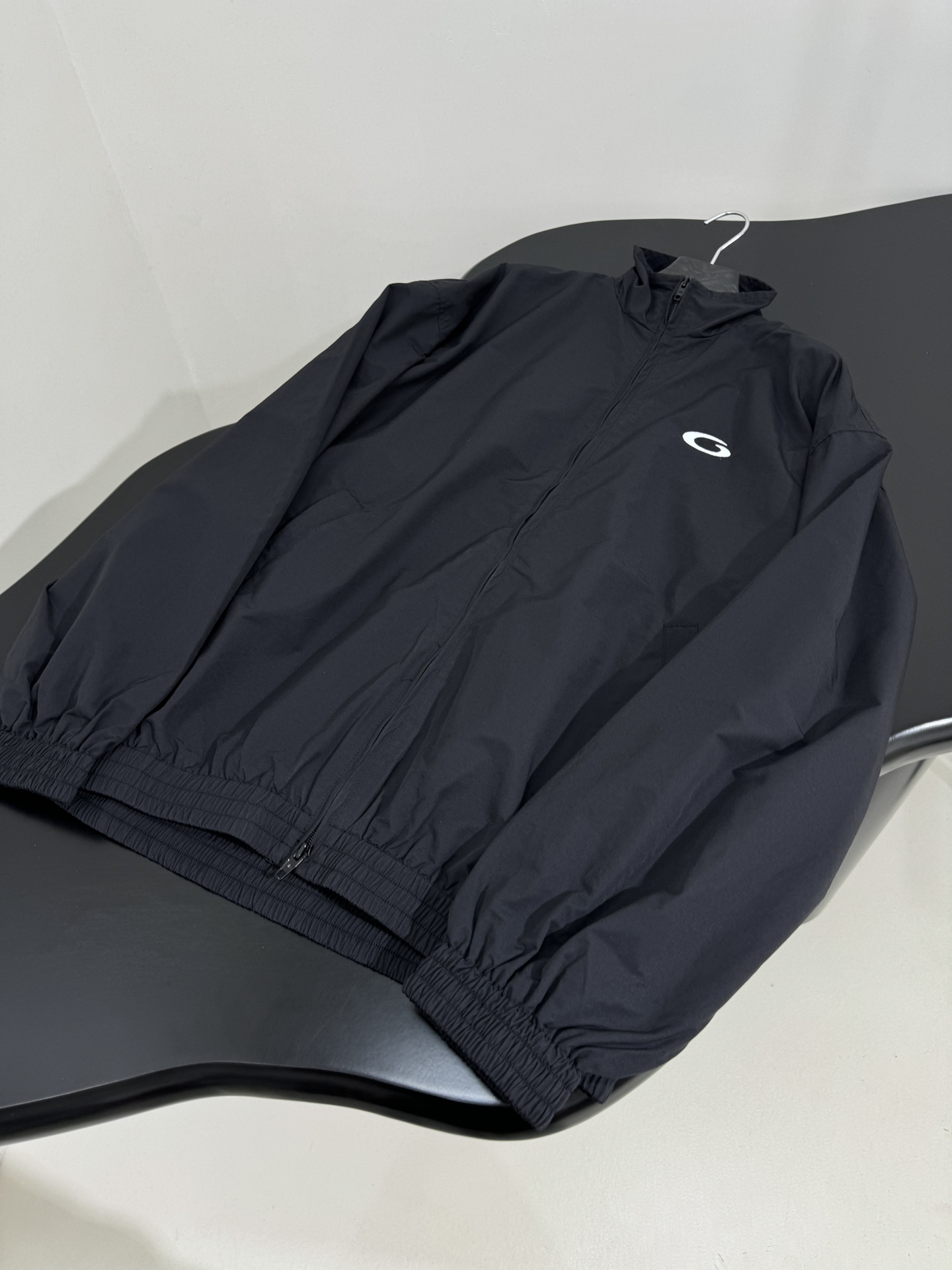 𝐵𝑎𝑙𝑒𝑛𝑐𝑖𝑎𝑔*新品LOOP SPORTS ICON廓形夹克
独家定制科技府绸面料
大号版型饰片结构
