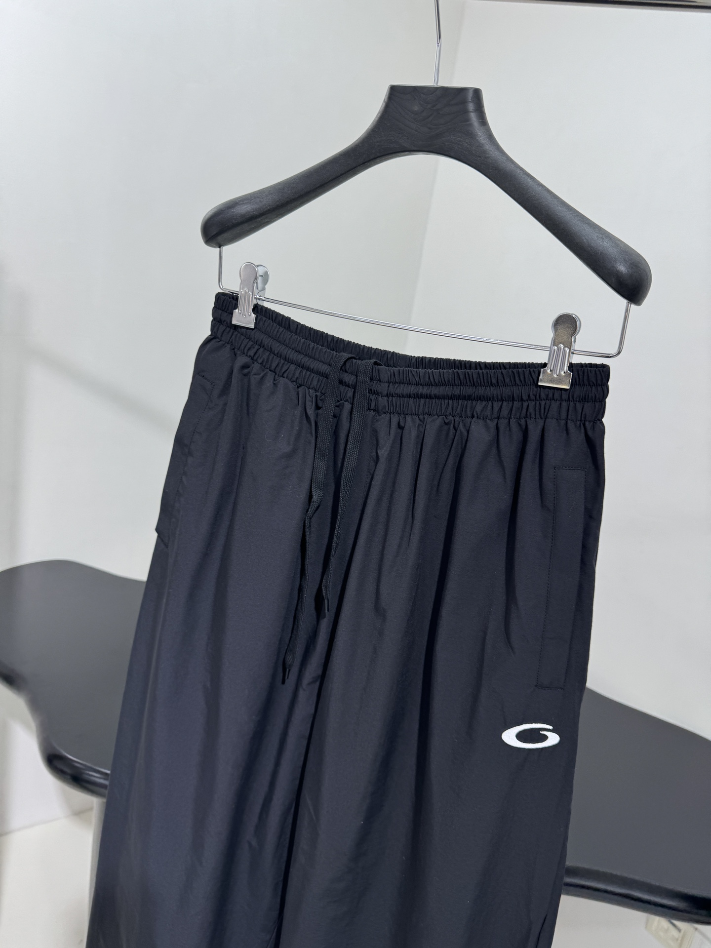 𝐵𝑎𝑙𝑒𝑛𝑐𝑖𝑎𝑔*新品LOOP SPORTS ICON廓形夹克
独家定制科技府绸面料
大号版型饰片结构