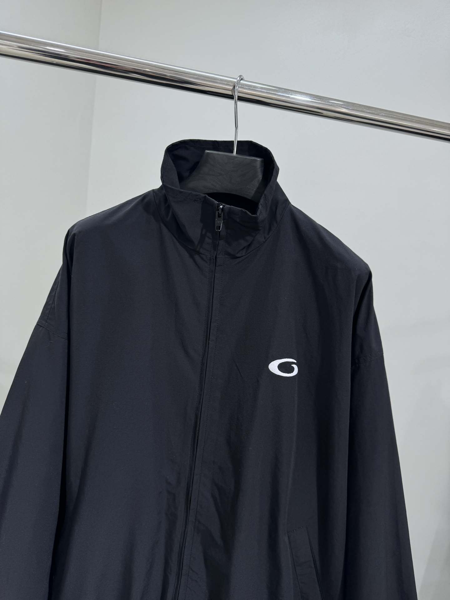 𝐵𝑎𝑙𝑒𝑛𝑐𝑖𝑎𝑔*新品LOOP SPORTS ICON廓形夹克
独家定制科技府绸面料
大号版型饰片结构