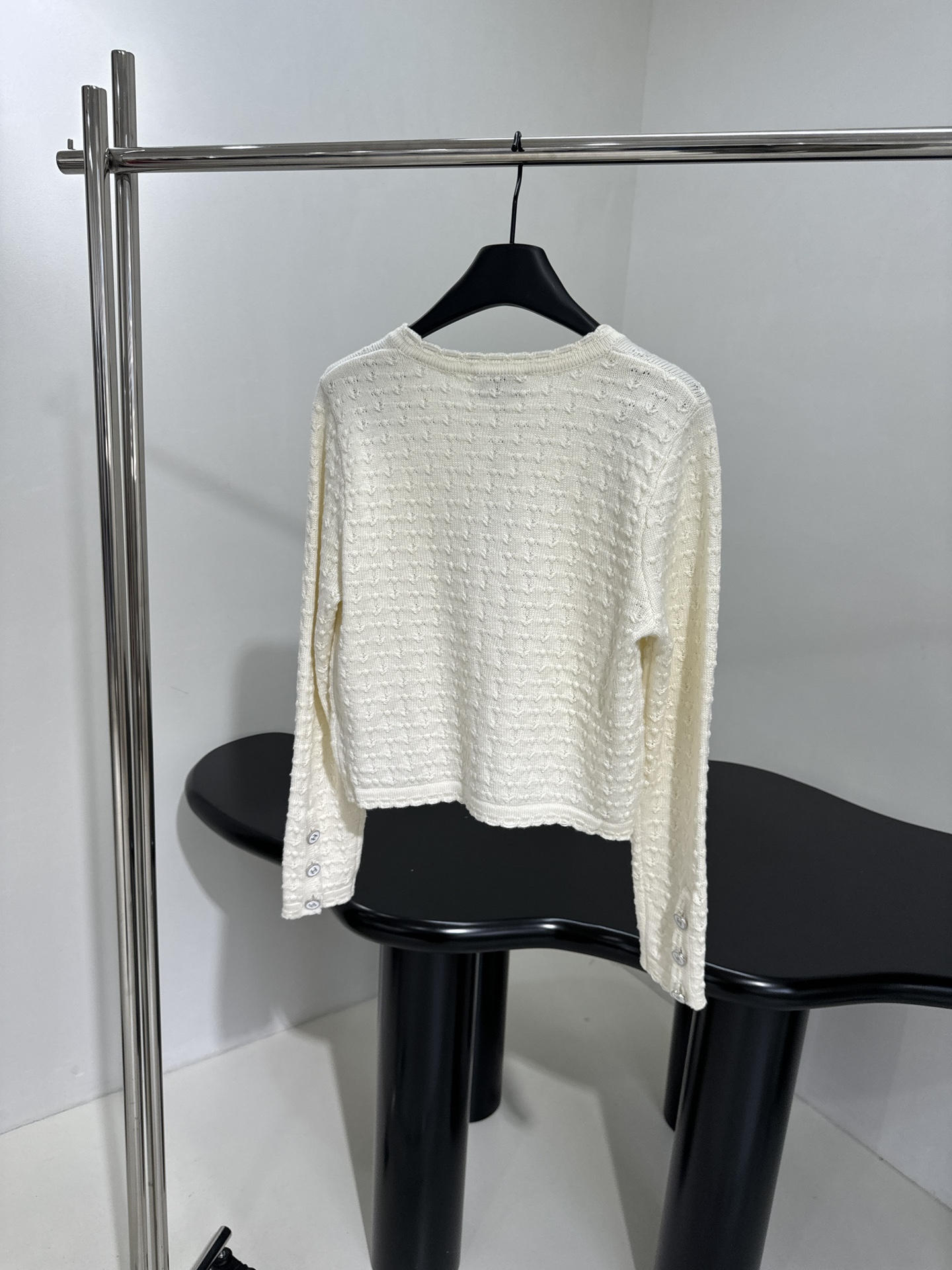 小香早春新品羊毛开衫
经典小香版型
全副钩花图案
独特小香纽扣
四个前袋设计
弹力版型
推荐入手
𝙘𝙤𝙡