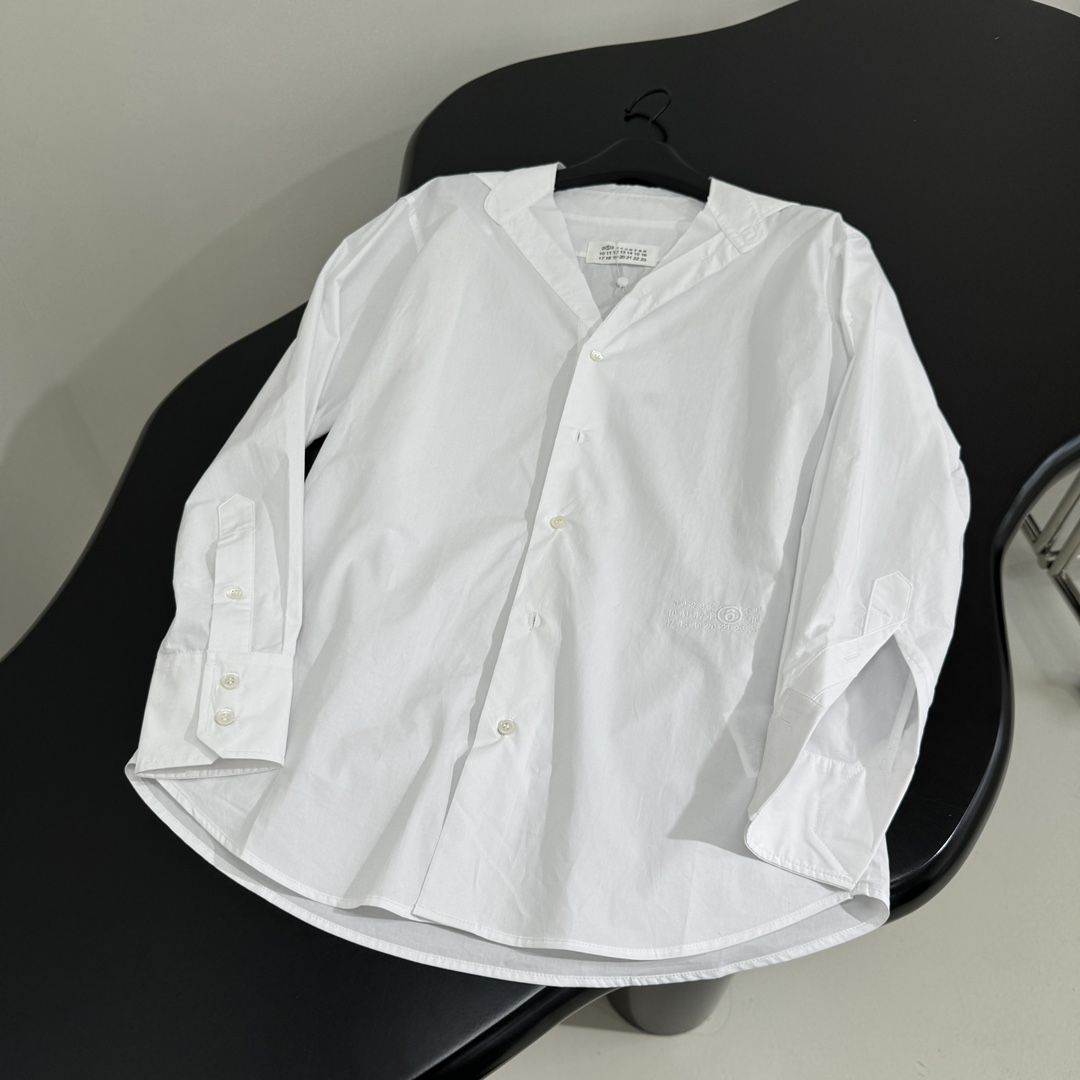 White Cotton Embroidered Shirt with Digital and English Logos, Gender-Neutral Design - 图片 4