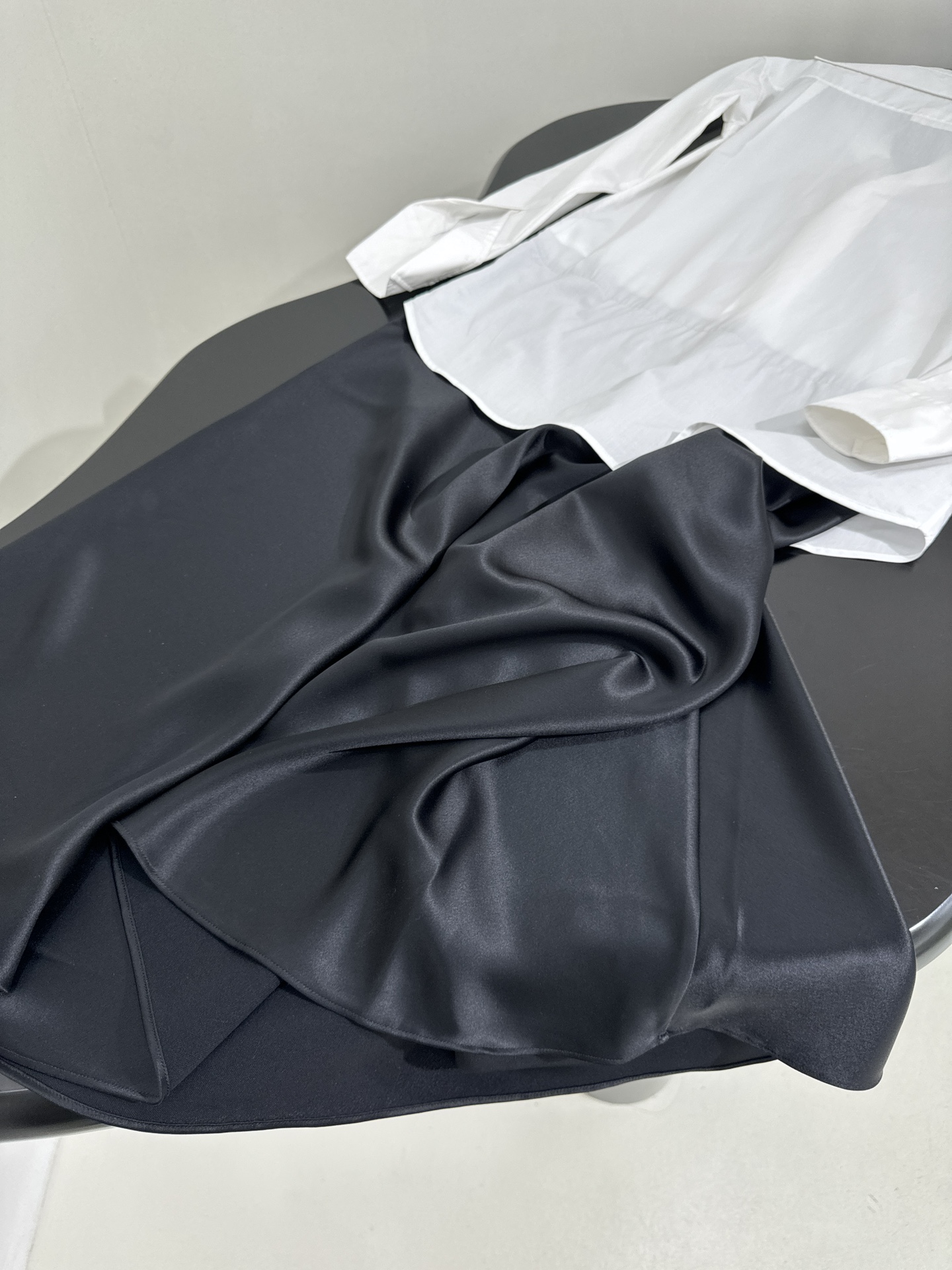 MM6 Cotton Shirt Dress: Gender-Neutral, Loose Fit, White Color, Tweed Details - 图片 9
