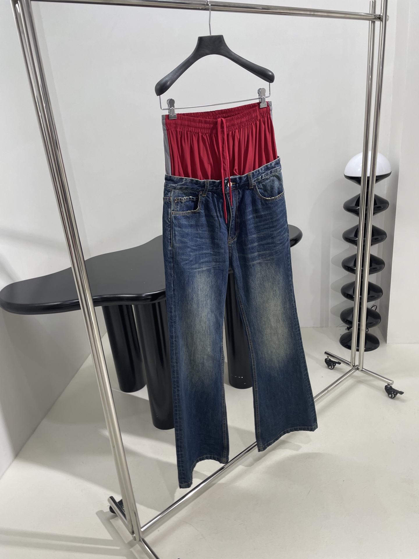 𝐵𝑎𝑙𝑒𝑛𝑐𝑖𝑎𝑔*新品两件裤子拼接CUT-UP运动长裤
日本牛仔布中性设计大号修身版型剪裁
内衬拼接运