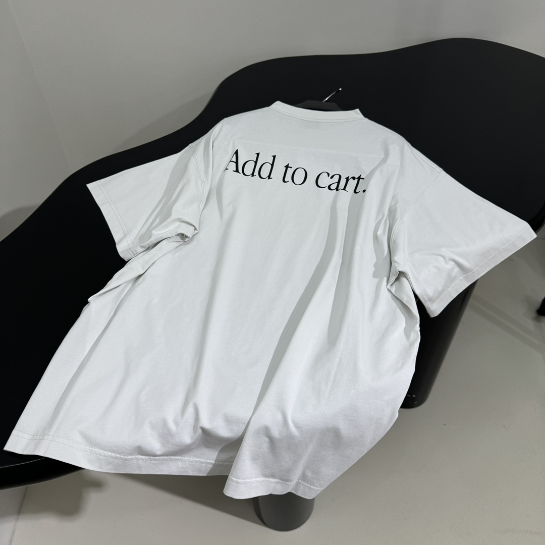 𝐵𝑎𝑙𝑒𝑛𝑐𝑖𝑎𝑔*早春新品BASKETBALL SNEAKER廓形T恤
同源平纹针织面料
正面和背面饰