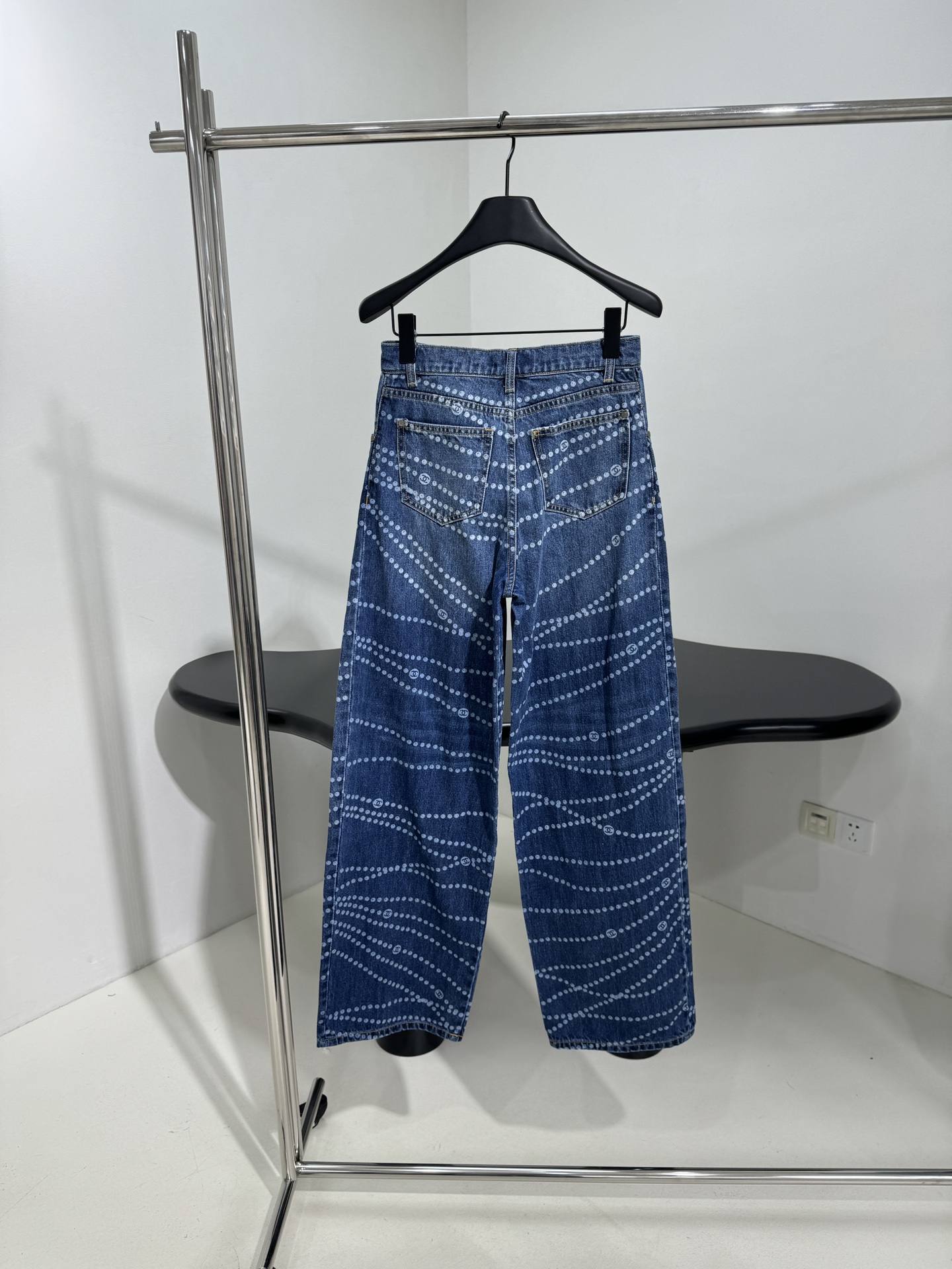小香25早春新品阔腿丹宁牛仔裤
激光链条标识 复古洗水工艺
拖地长款 直筒 慵懒有度

𝙘𝙤𝙡𝙤𝙧：白蓝