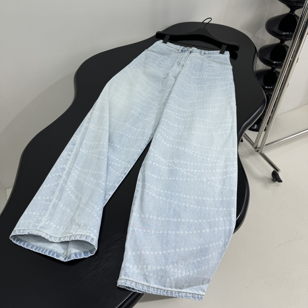 小香25早春新品阔腿丹宁牛仔裤
激光链条标识 复古洗水工艺
拖地长款 直筒 慵懒有度

𝙘𝙤𝙡𝙤𝙧：白蓝