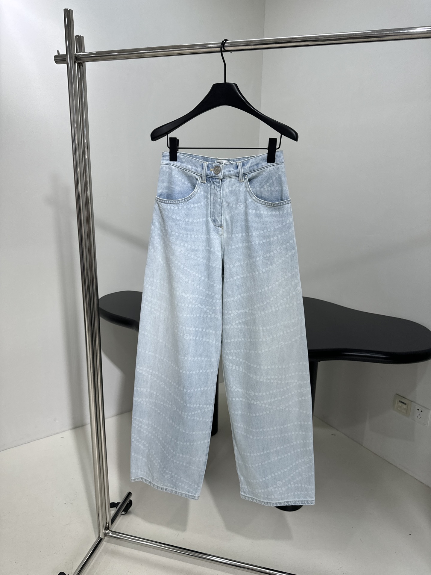 小香25早春新品阔腿丹宁牛仔裤
激光链条标识 复古洗水工艺
拖地长款 直筒 慵懒有度

𝙘𝙤𝙡𝙤𝙧：白蓝