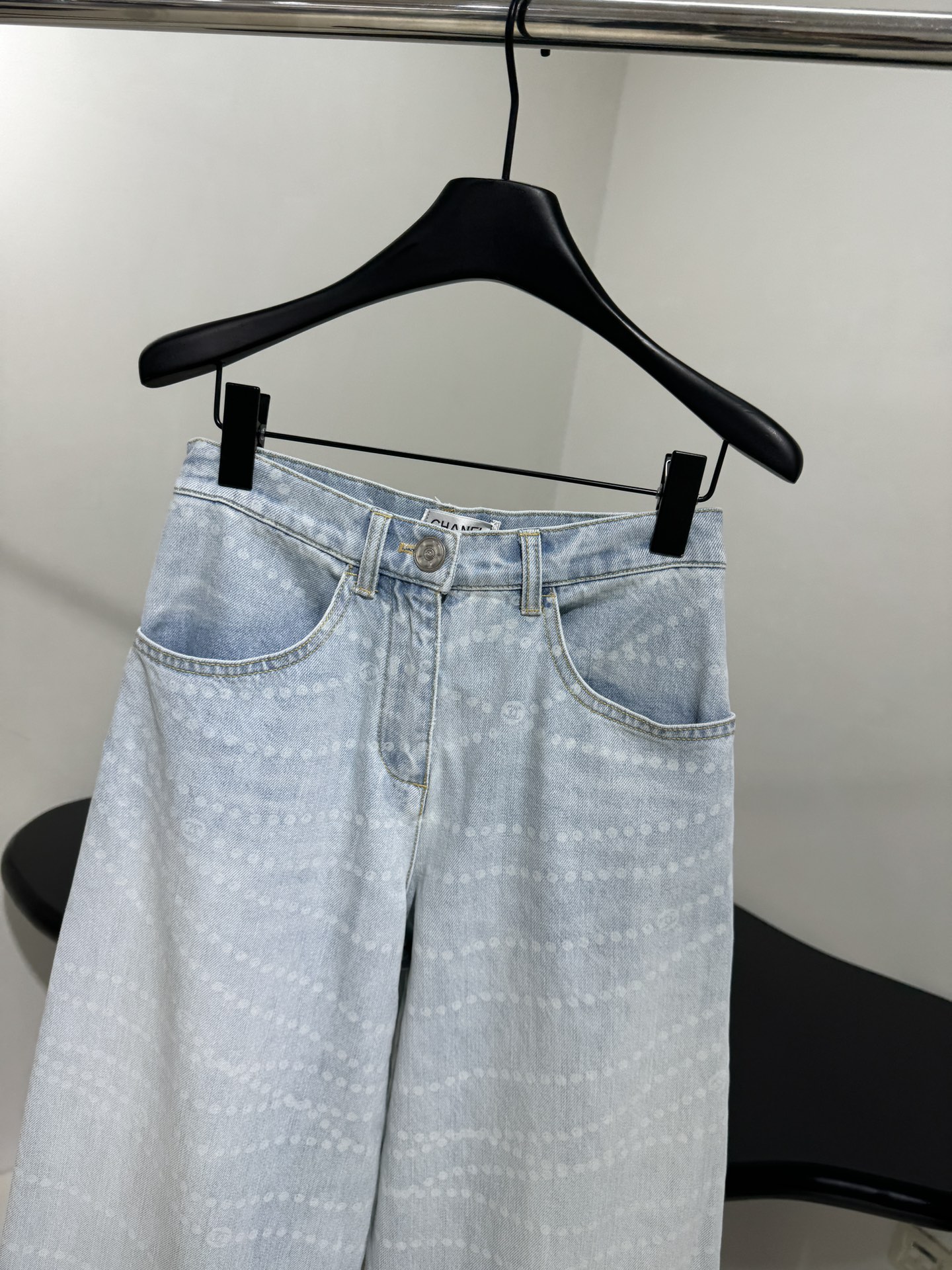 小香25早春新品阔腿丹宁牛仔裤
激光链条标识 复古洗水工艺
拖地长款 直筒 慵懒有度

𝙘𝙤𝙡𝙤𝙧：白蓝