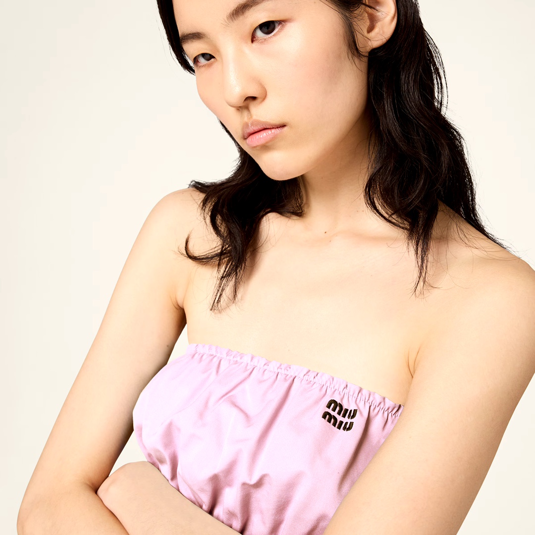 NO:331684,Batch Miumi* 25Ss Spring and Summer New Style Poplin Strap | Exclusive YB Development!  High-end production!  Sakura pink poplin fabric made with brand logo embroidery elastic elastic trim, single wear to highlight the figure, can be matched with any small jacket, recommended to buy the workmanship quality and look at the details!  S/M/L, miumiu, jackets & coats, alexander wang19860909批 Miumi* 25Ss春夏新款 府绸抹胸丨独家yb开发！高版出品！樱花粉府绸面料制作饰有品牌标识刺绣弹力松紧饰边单穿凸显身材可搭配任何小外套推荐入手做工品质看细节！现货发售S/M/L,,miumiu,jackets & coats,alexander wang,Women's clothing